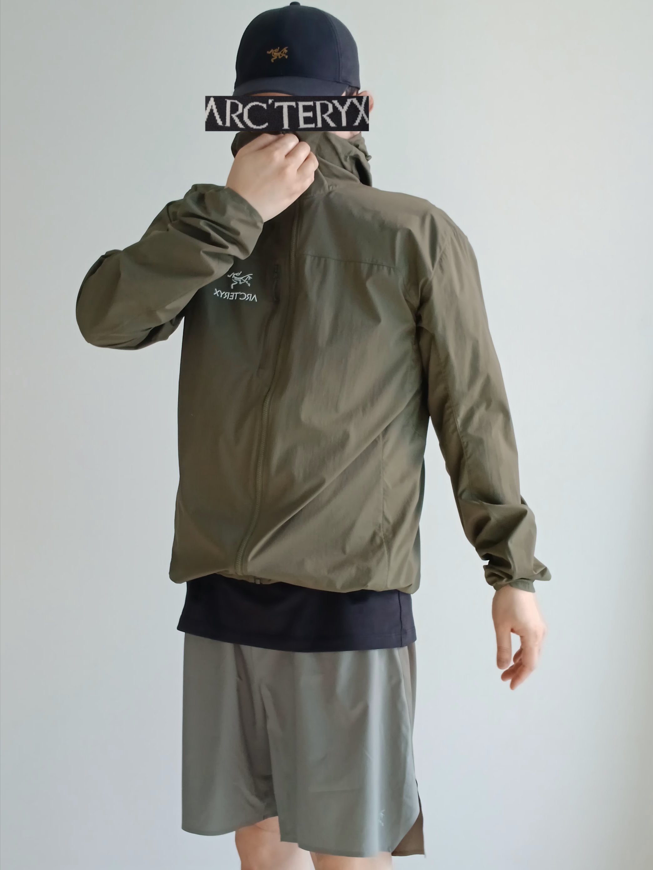 Arc'teryx Small Bird Cap Black, Arc'teryx Kragg Cotton Logo SS T-Shirt 24K Black 착용 스타일 - 8