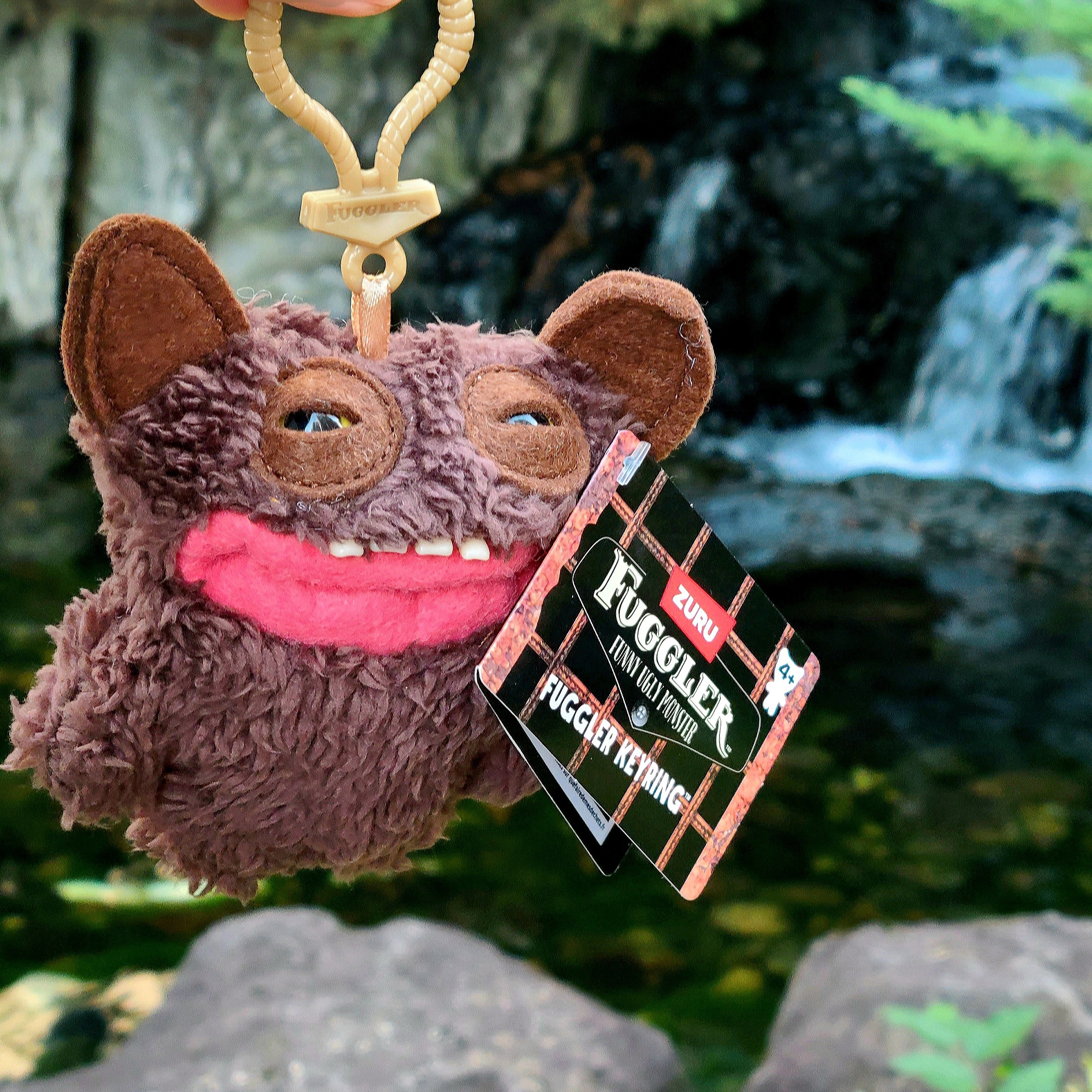 Fuggler Grin Grin Keyring Brown 착용 스타일