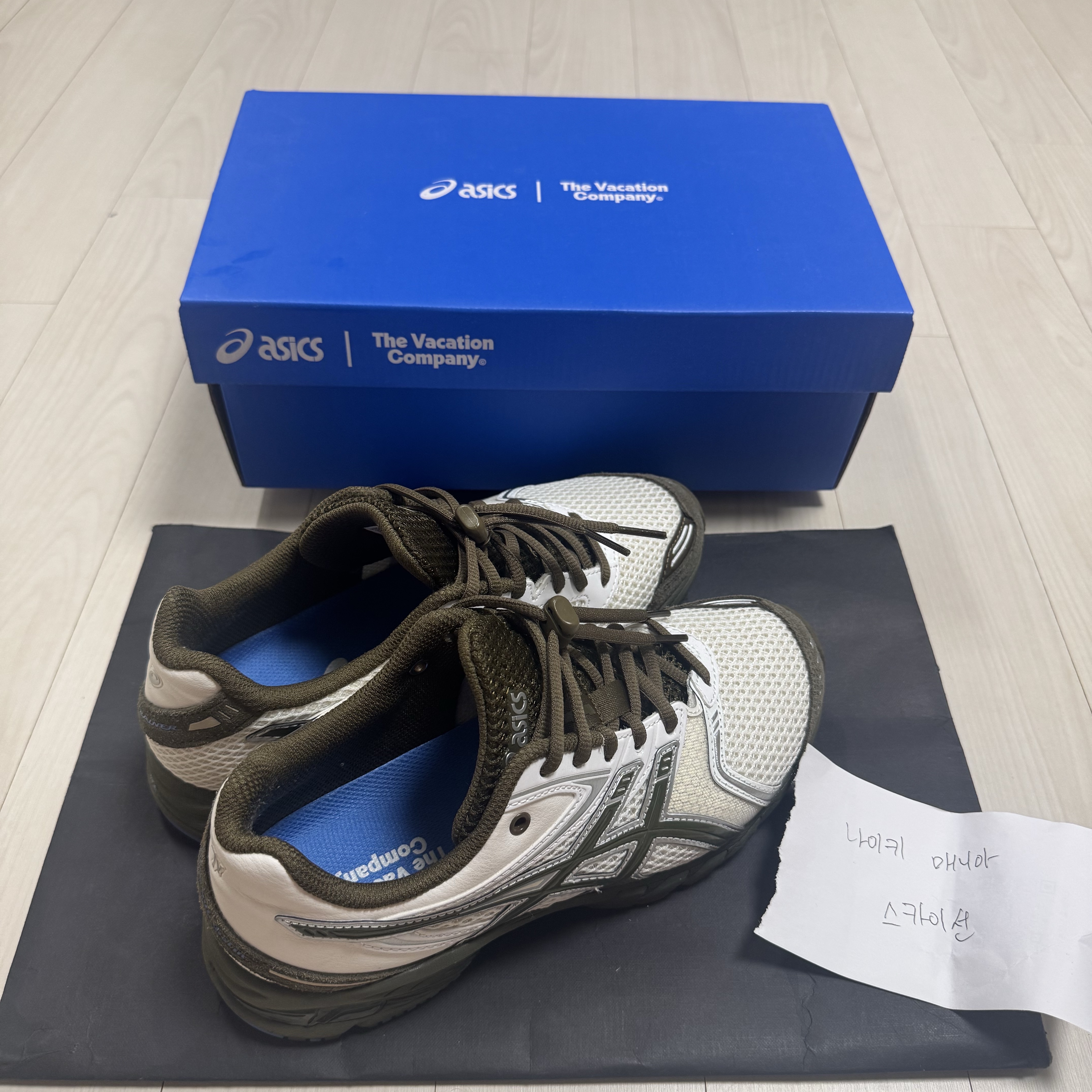 Asics x Temptation Vacation Gel-DS Trainer 14 Cream Olive Canvas 착용 스타일