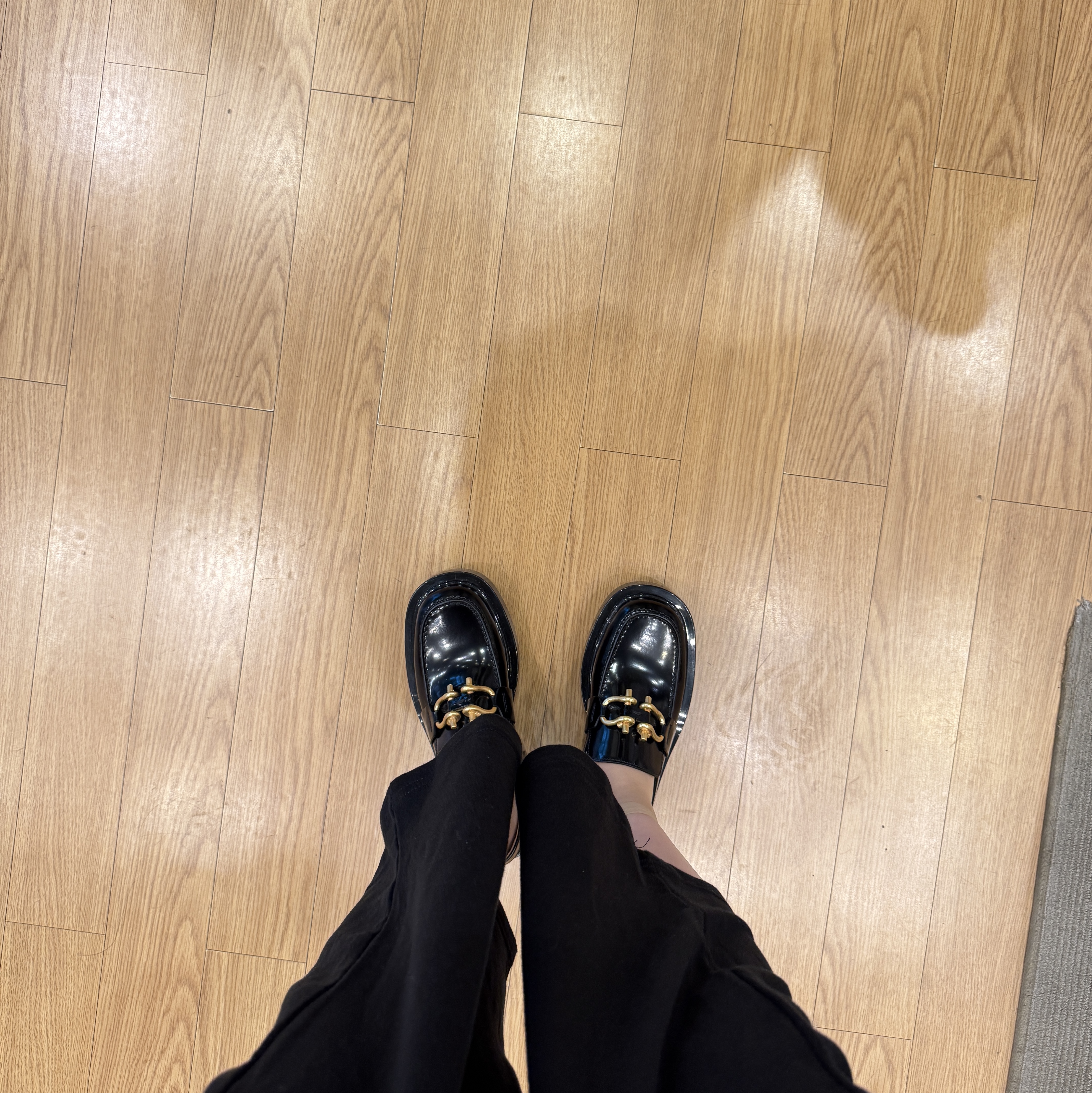 Bottega Veneta Monsieur Loafer Black 착용 스타일 - 3