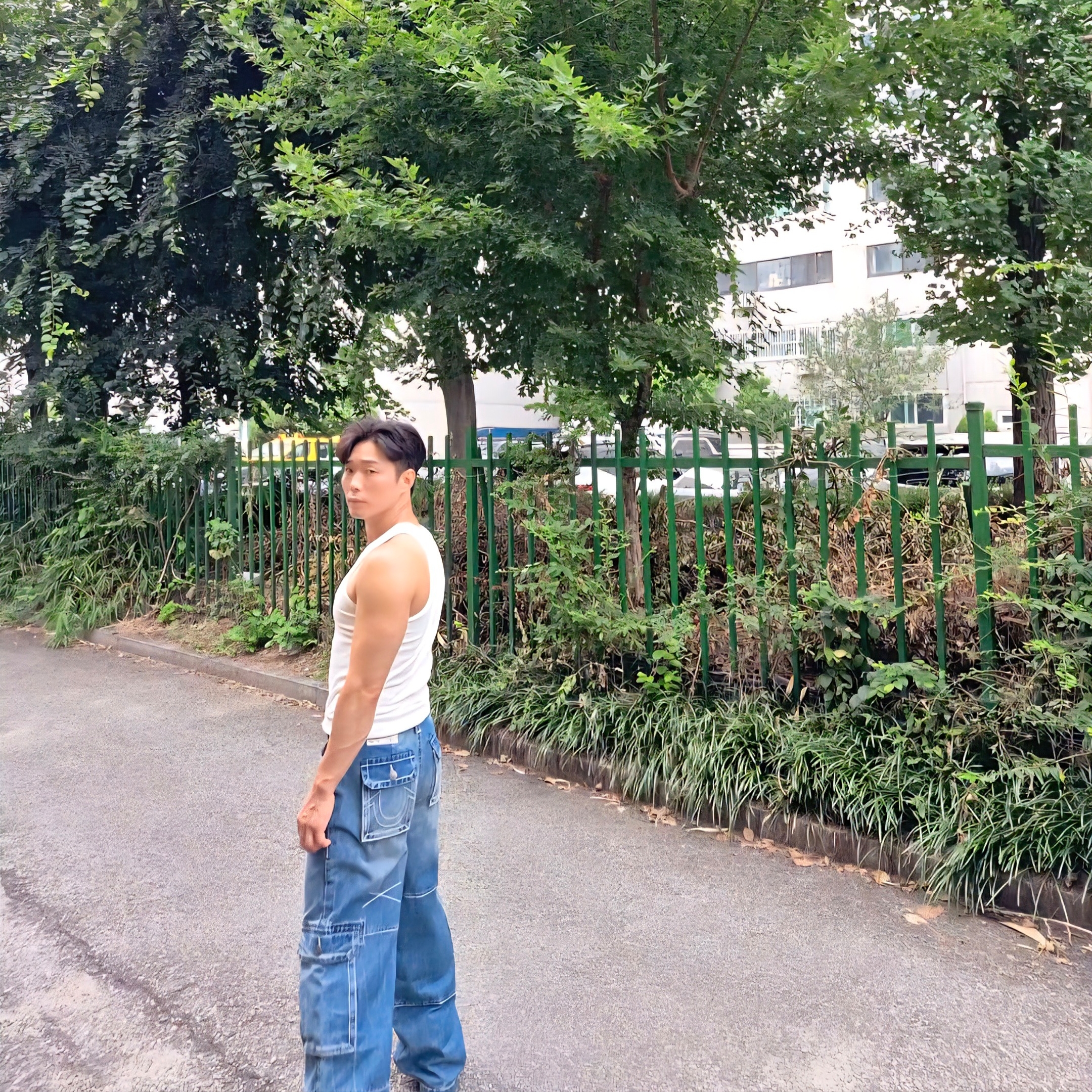 True Religion Signature Cargo Pants Washed Indigo, Nike ACG Air Zoom Gaiadome Gore-Tex Summit White 착용 스타일 - 1