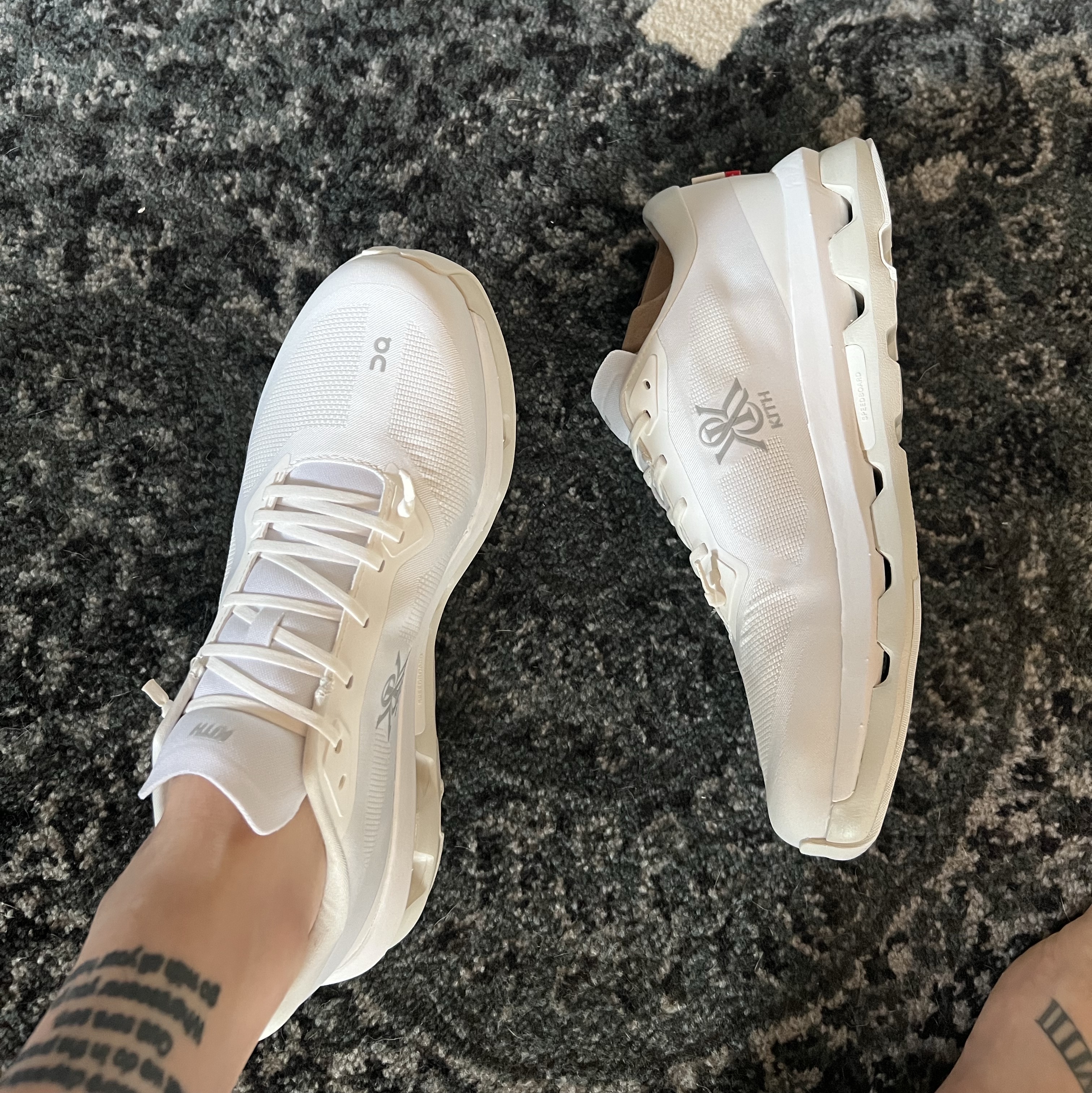 On Running x Kith Cloudzone White Ice 착용 스타일