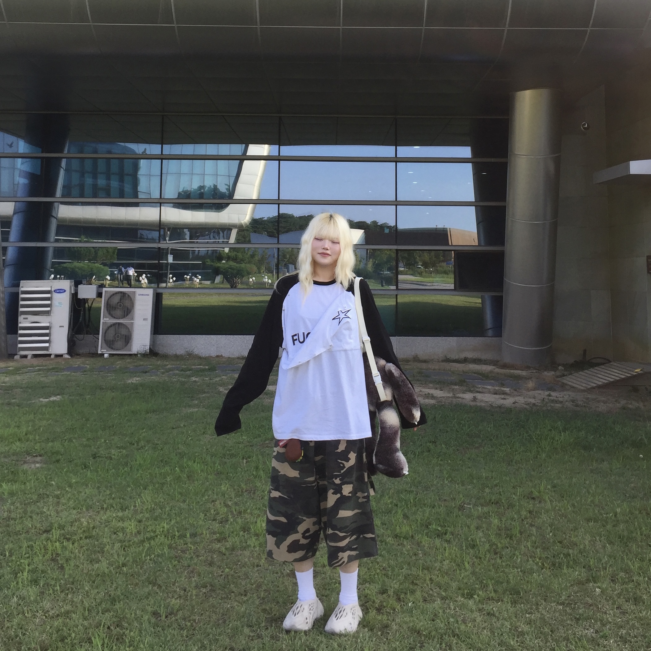 SLOW RECORD HOUSE Carpenter Bermuda Wide Camo Pants Vintage Green 착용 스타일 - 4