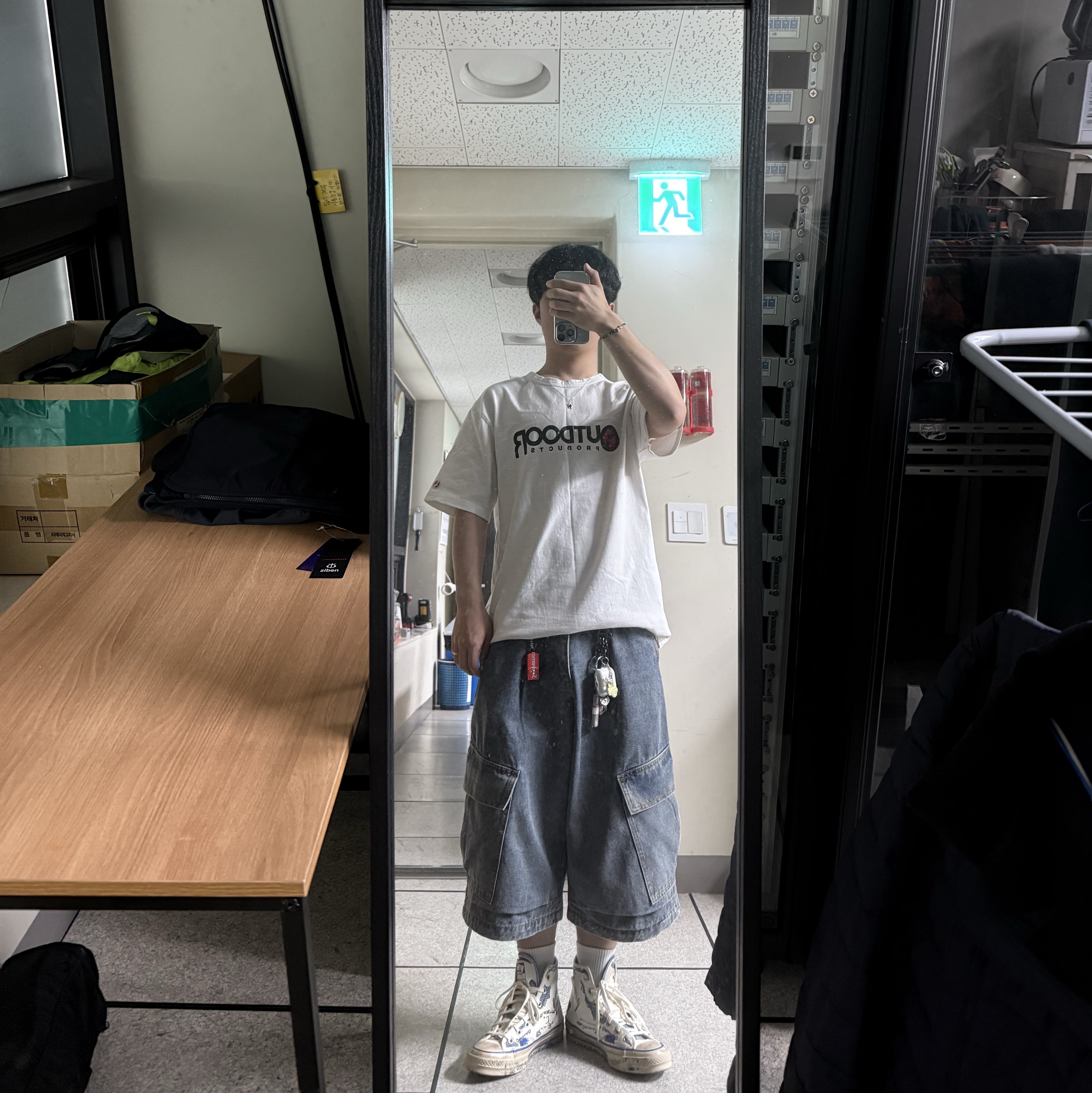 Converse x Ader Error Chuck 70 High White, Supreme x Fenix E03R Flashlight Keychain Red - 24FW 착용 스타일 - 4