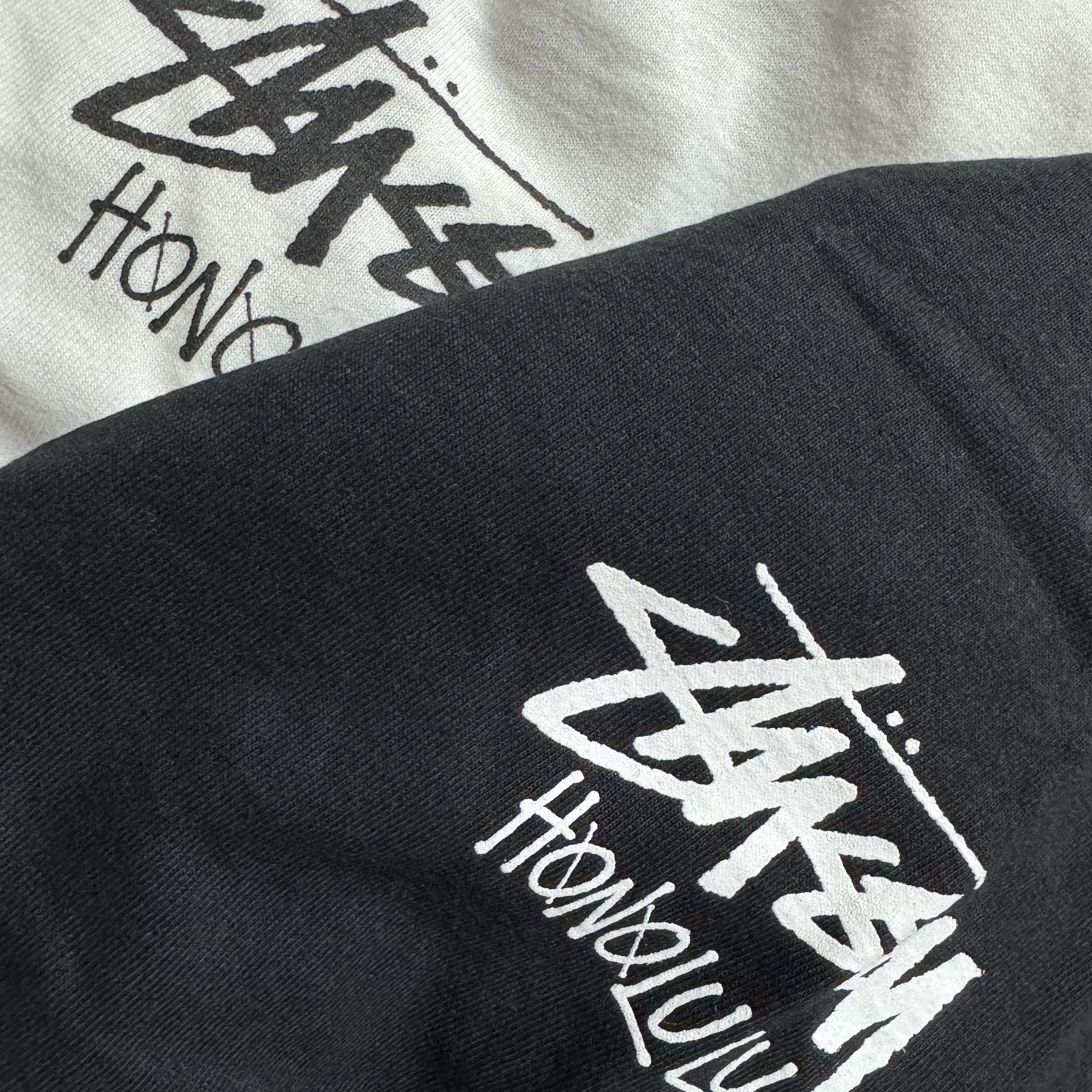 Stussy Stock Honolulu T-Shirt Black, Stussy Stock Honolulu T-Shirt White 착용 스타일
