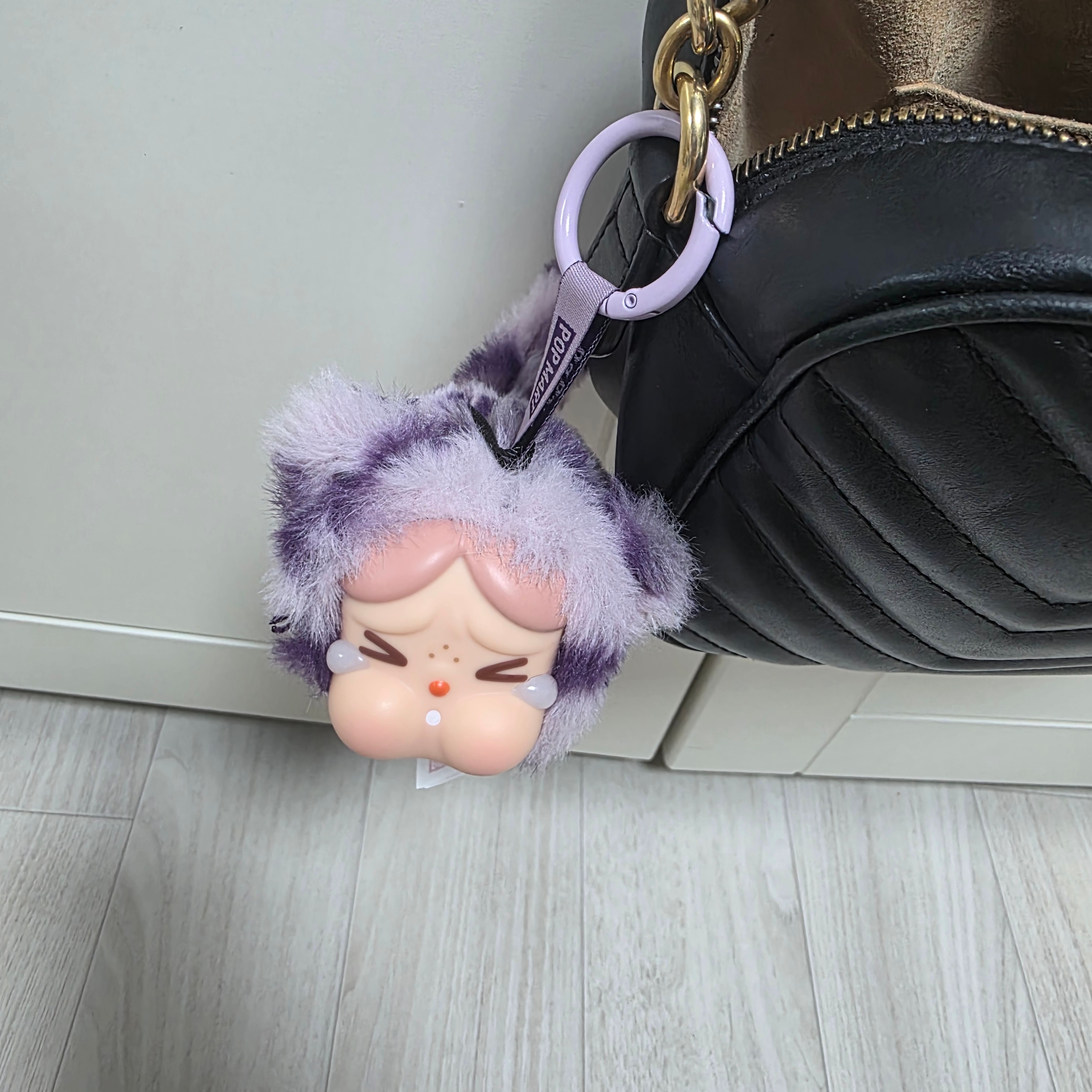 Pop Mart Crybaby Wild But Cutie Series Vinyl Plush Pendant Neon Cutie (Opened Case) 착용 스타일