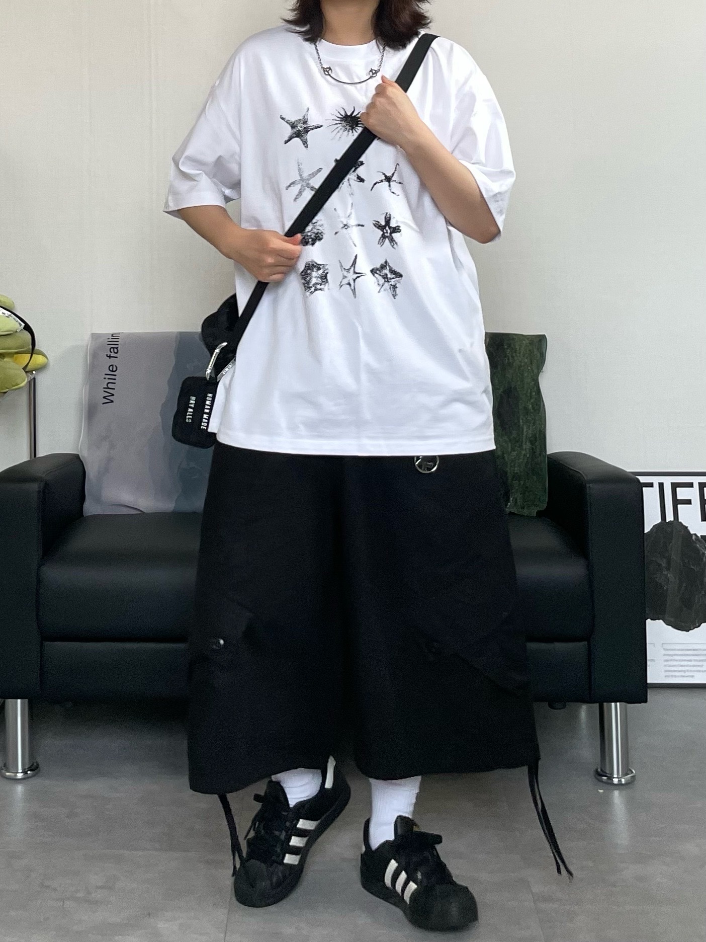 Stussy Surfman Keychain Silver, Adidas Superstar Core Black White 착용 스타일 - 3