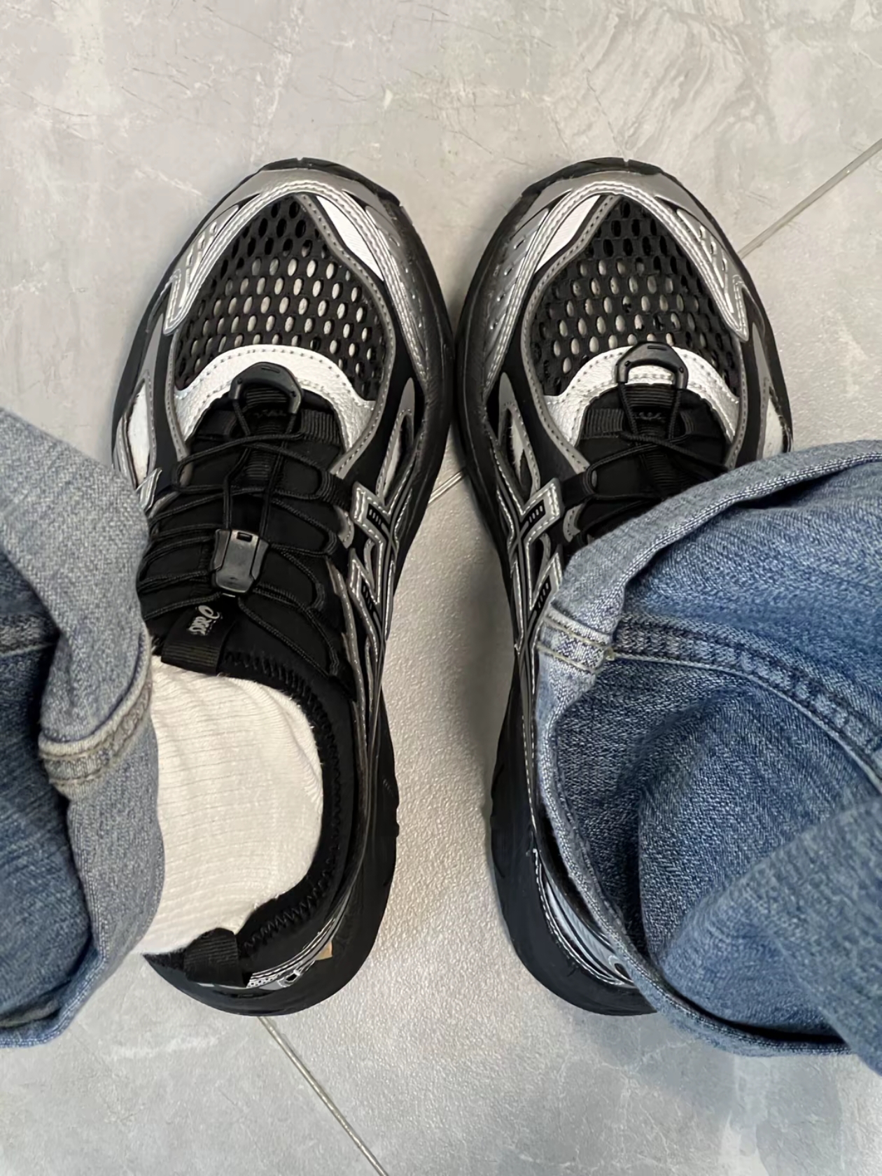 Asics GT-2160 Breeze Black Pure Silver, Oofos OOriginal Black 착용 스타일 - 2
