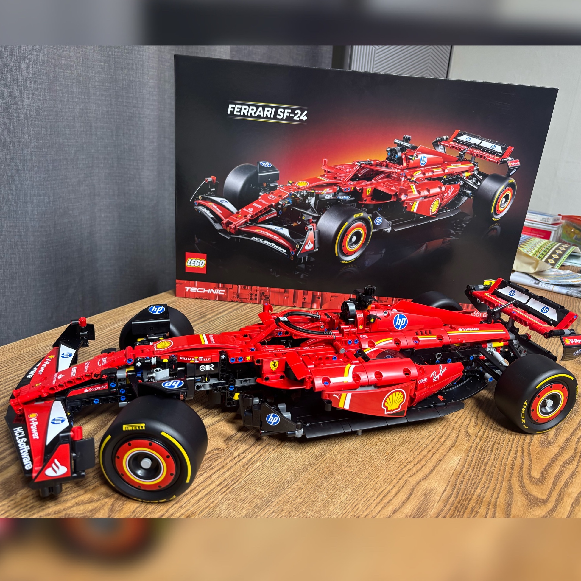 Lego Ferrari SF-24 F1 Car 착용 스타일