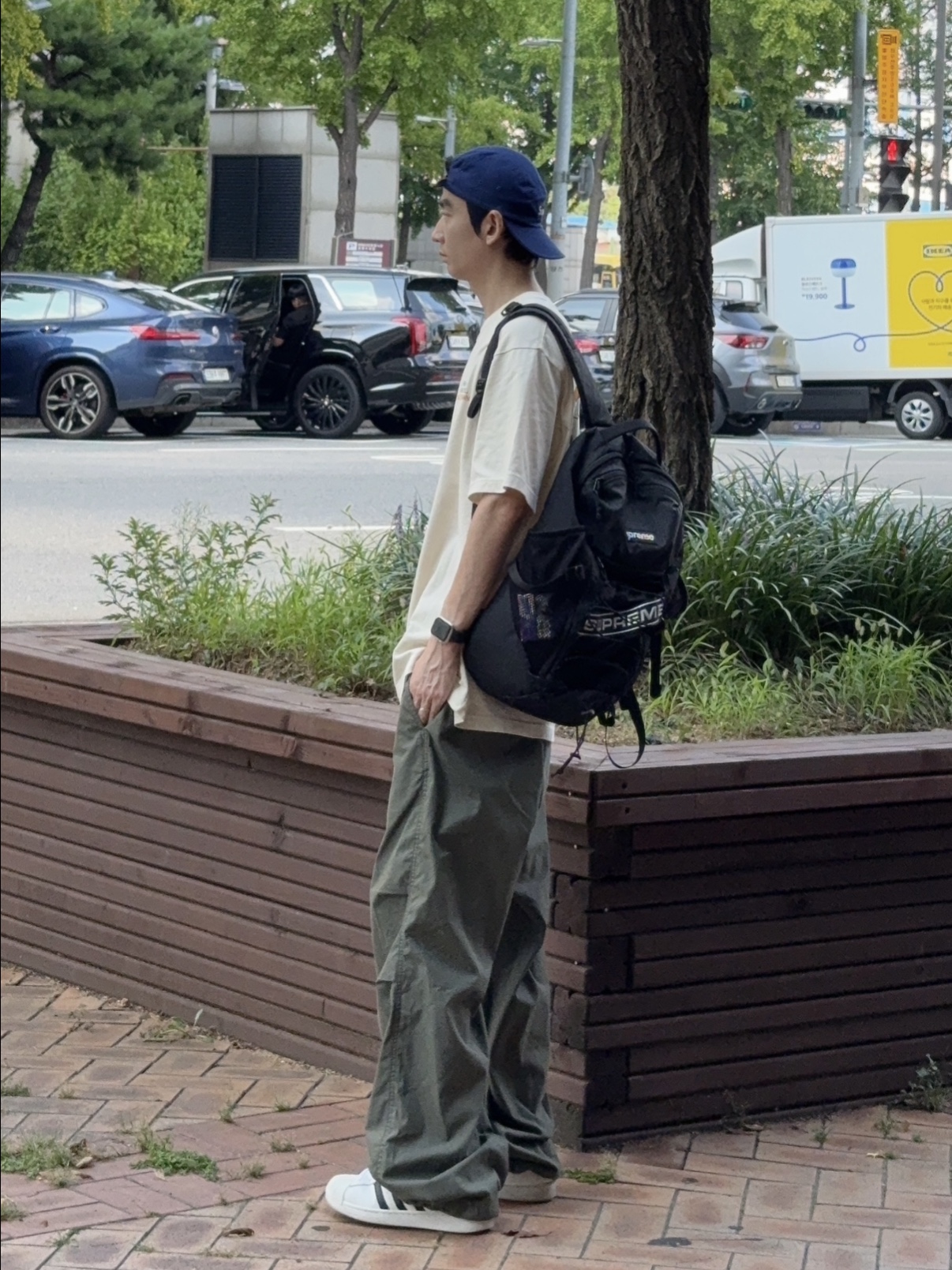 Adidas Superstar White Black, Uniqlo C Wide Parachute Pants Olive - KR 착용 스타일 - 3