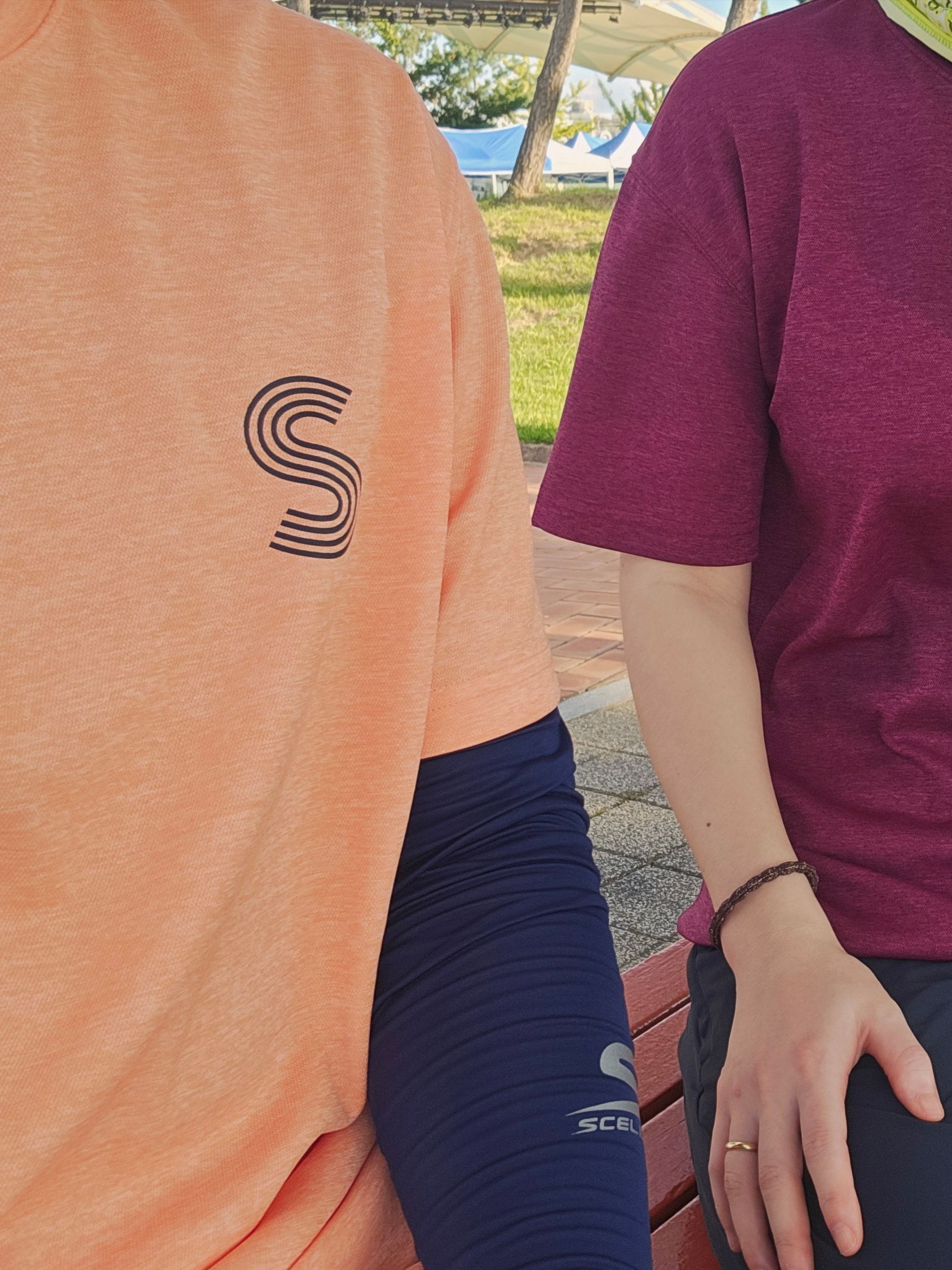 IAB Studio x JTBC 2021 Life Plus Seoul Marathon Pack Orange, IAB Studio x JTBC 2021 Life Plus Seoul Marathon Pack Red 착용 스타일 - 3