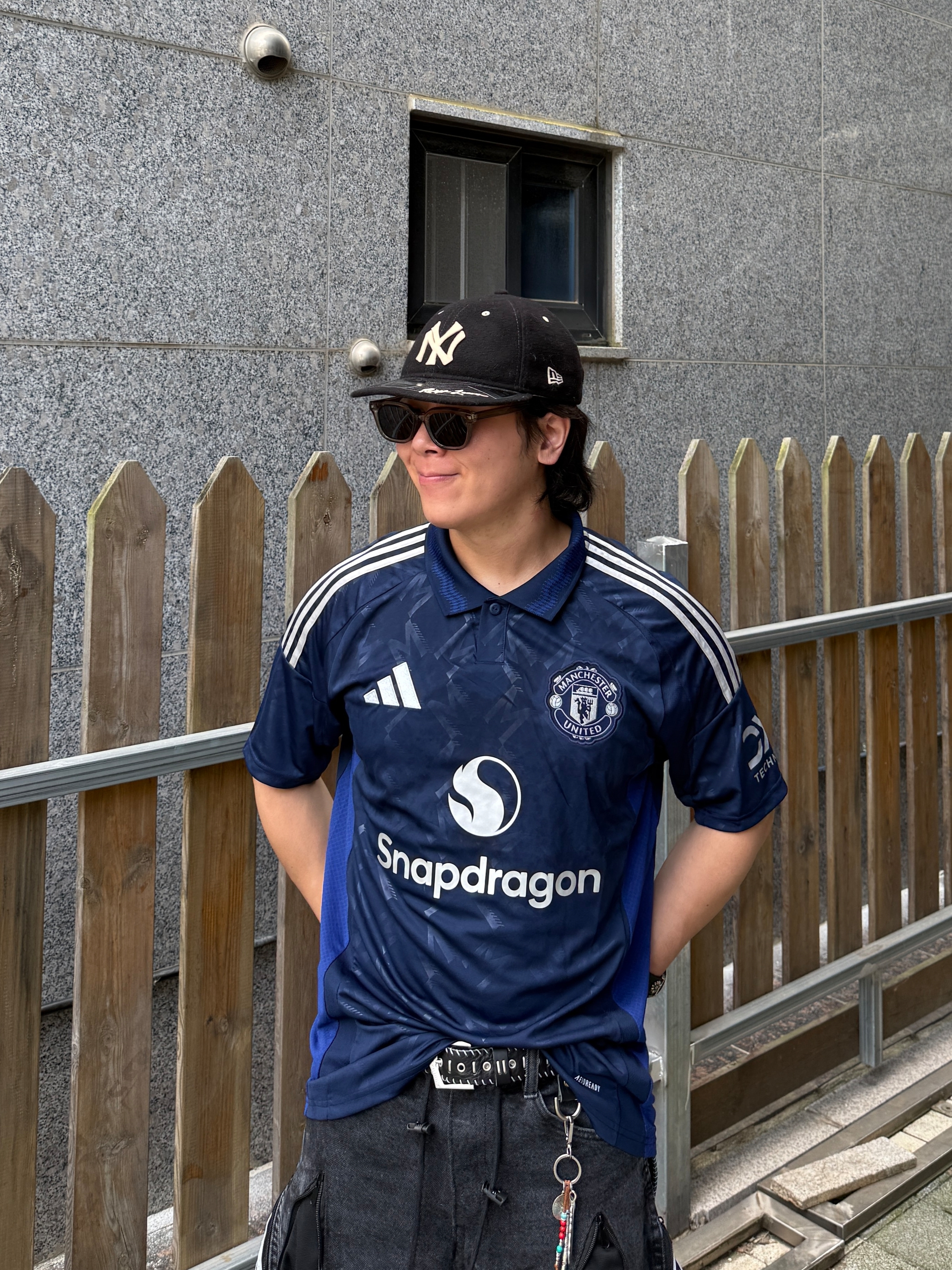 Adidas Manchester United 2024/25 Away Jersey Night Indigo - KR Sizing (Non Marking Ver.), New Era MLB x Ralph Lauren New York Yankees Retro Crown 9Fifty Strapback Black 착용 스타일 - 5