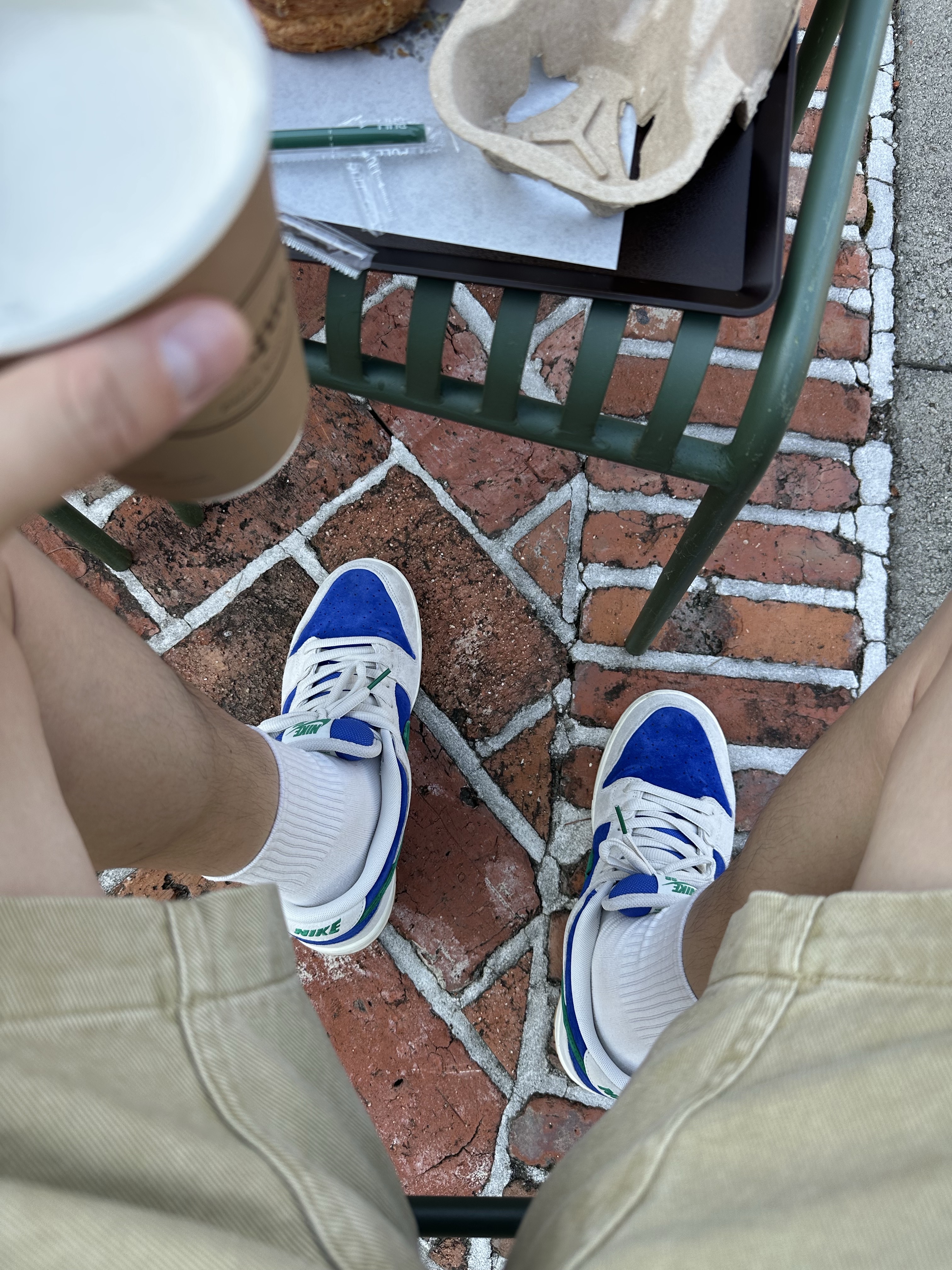 Nike SB Dunk Low Pro Phantom and Hyper Royal 착용 스타일