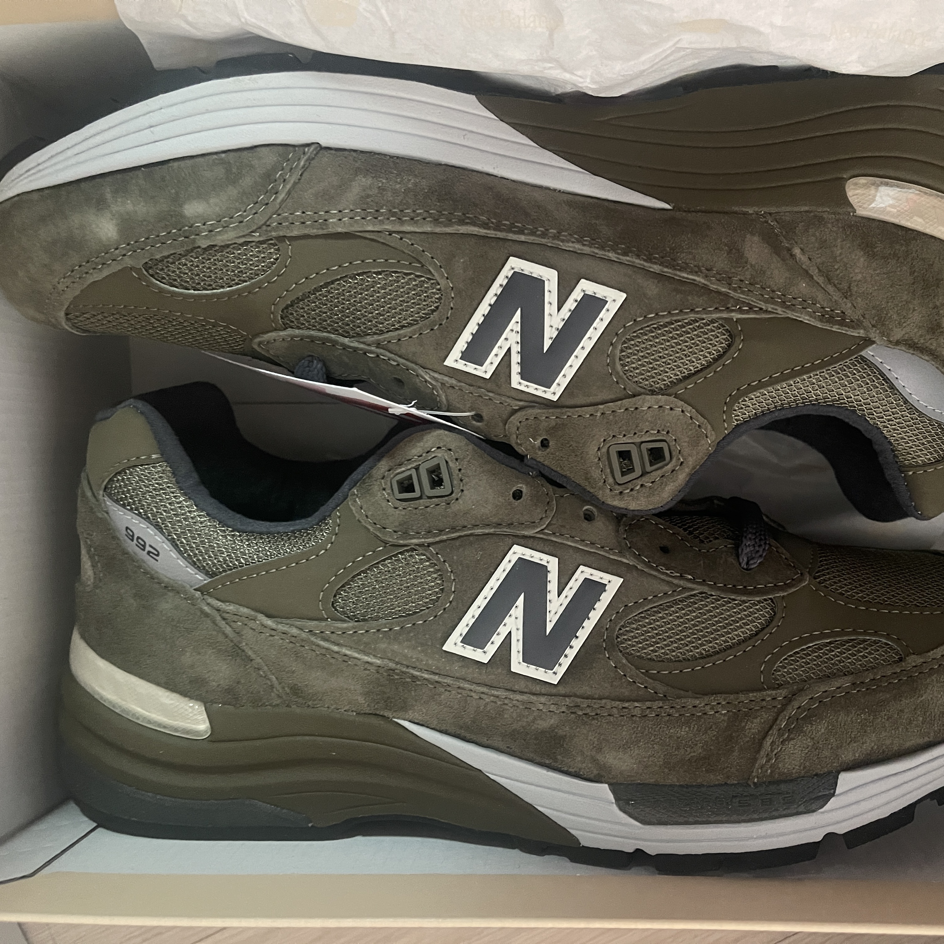 New Balance 992 Made in USA Dark Camo Covert Green - D Standard 착용 스타일