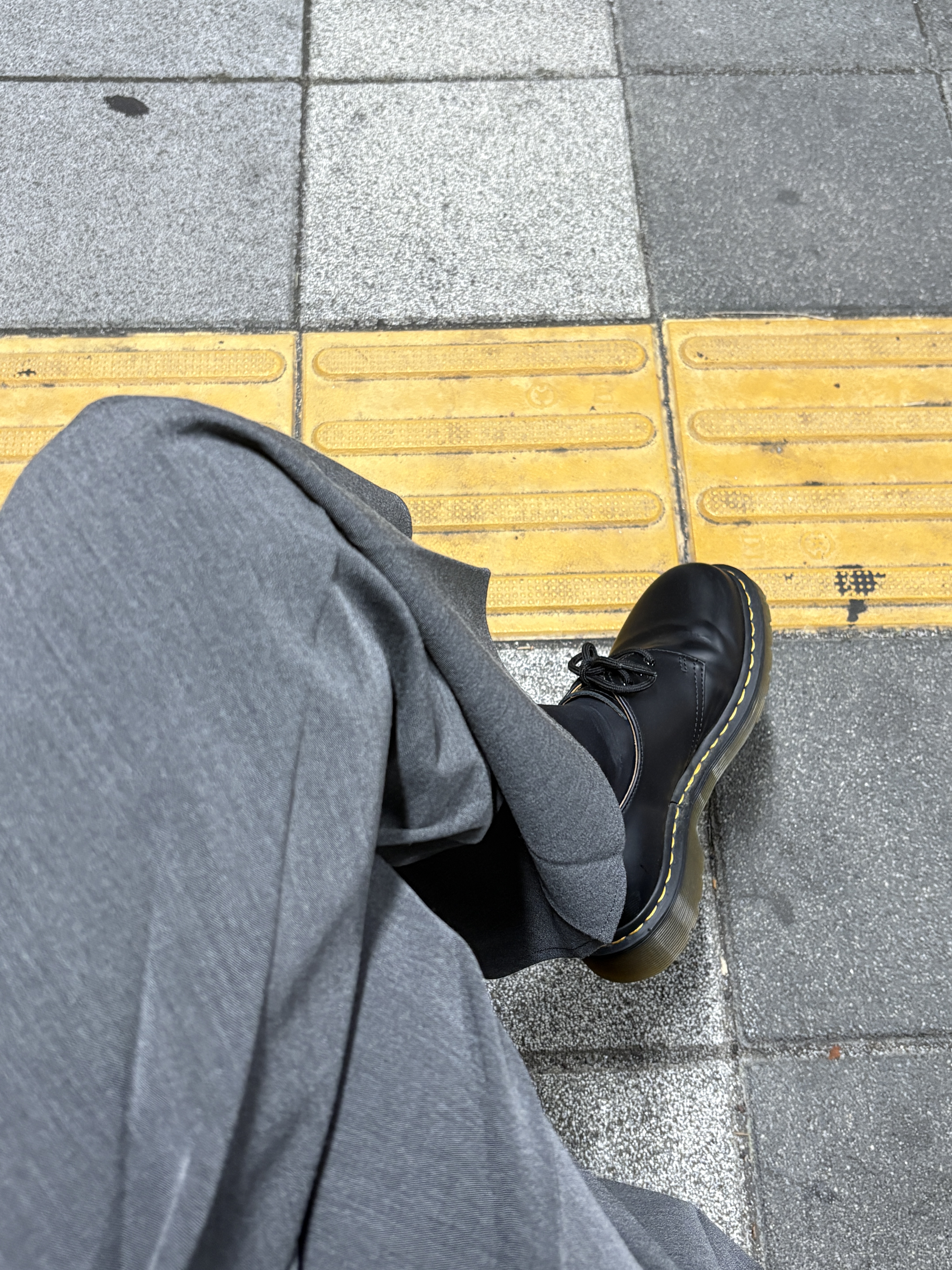 Dr. Martens 1461 Smooth Black ์ฐฉ์ฉ ์คํ์ผ - 2