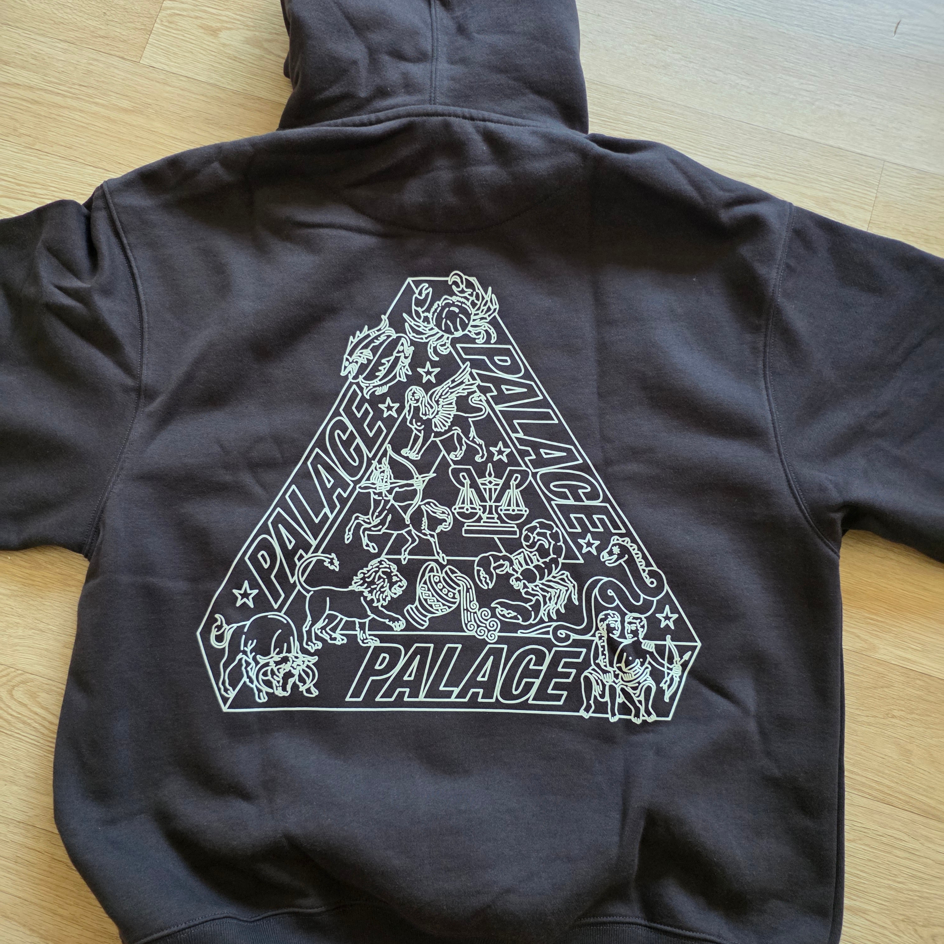 Palace Zodiac Tri-Ferg Hood Black - 25SS 착용 스타일 - 2