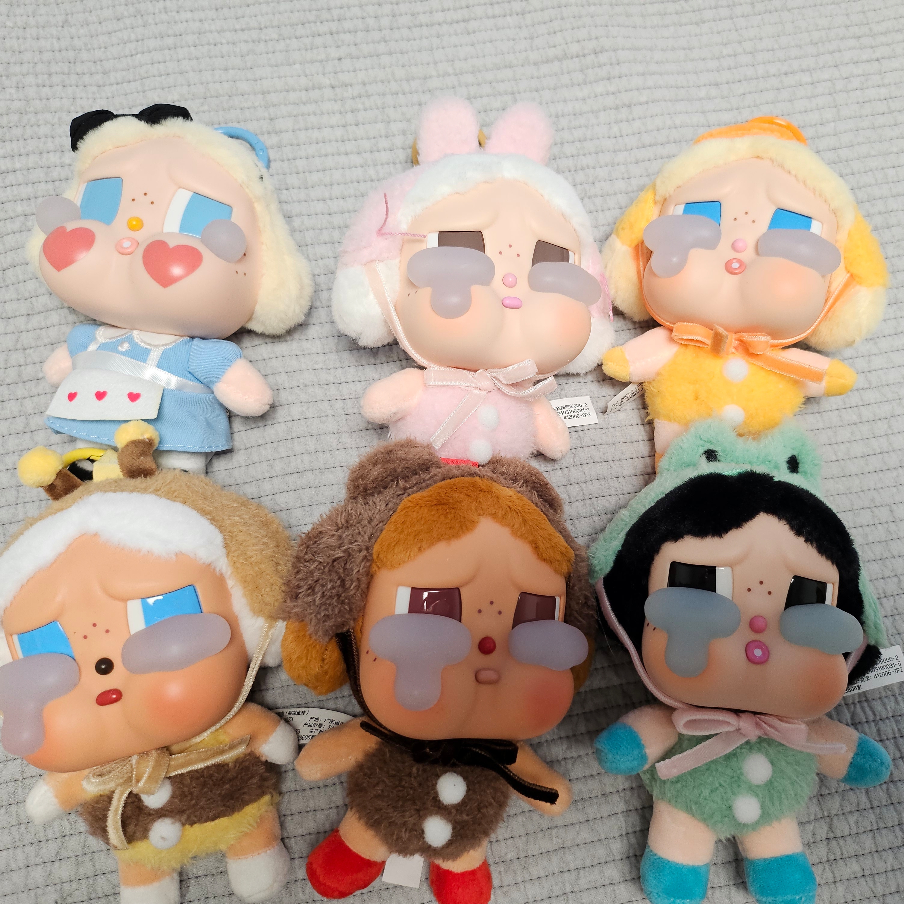 Pop Mart Crybaby Crying Again Series Plush Keyring Sealed Case (6 Blind Boxes) 착용 스타일 - 1