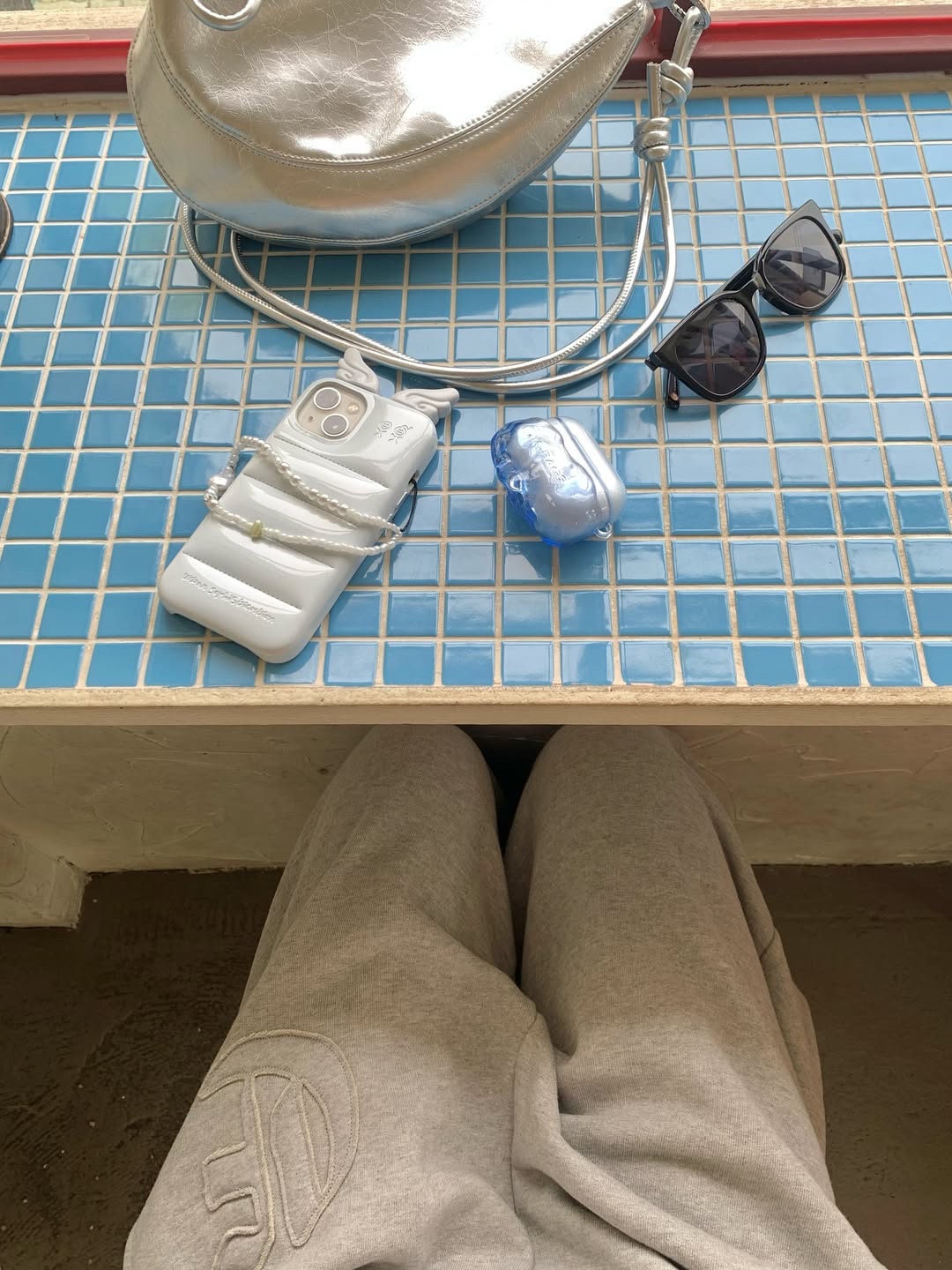 Gragg Double Layers Case - Clear Blue (Airpods Pro) 착용 스타일