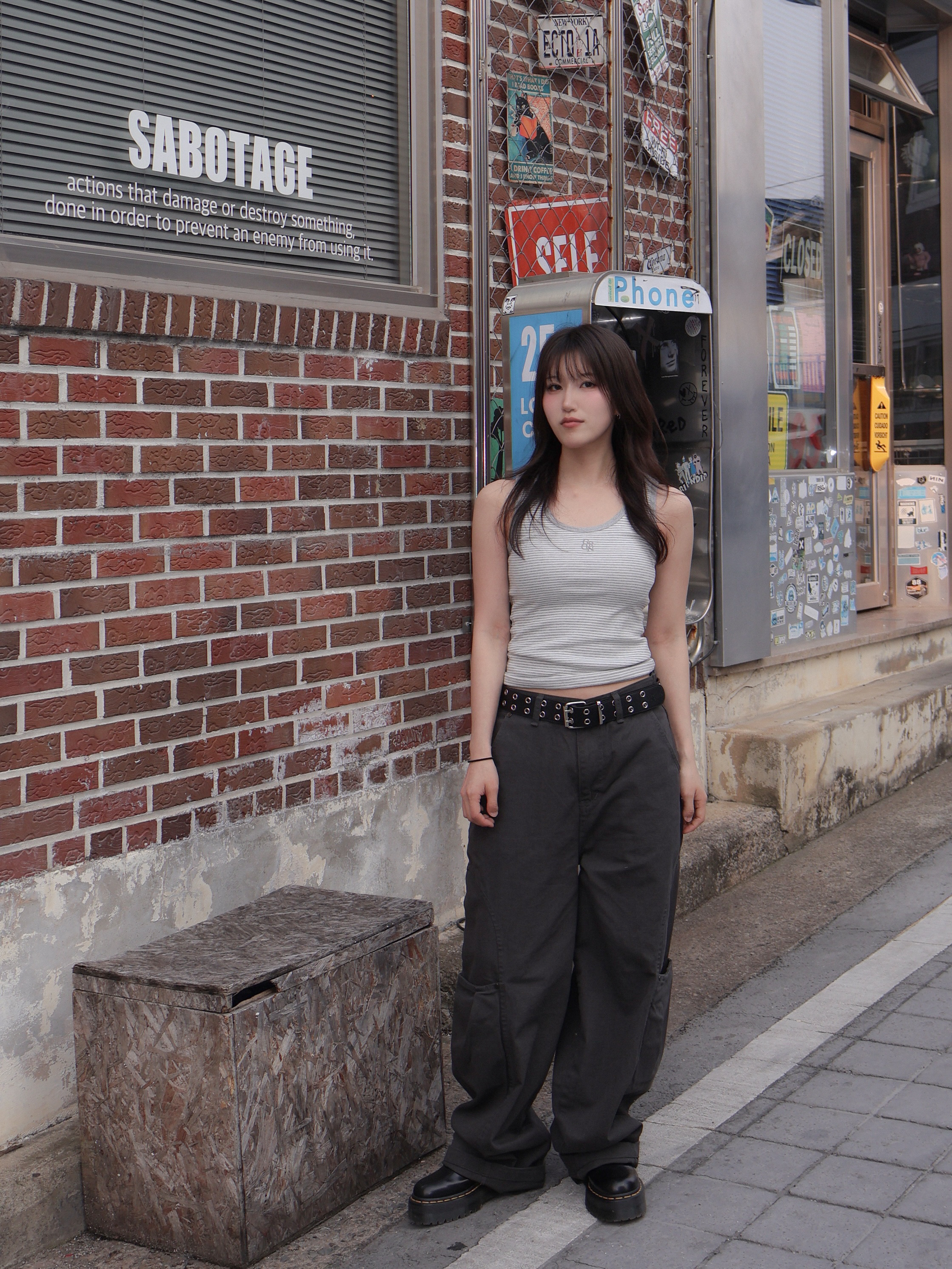 Dr. Martens Women 1461 Quad Black 착용 스타일 - 3