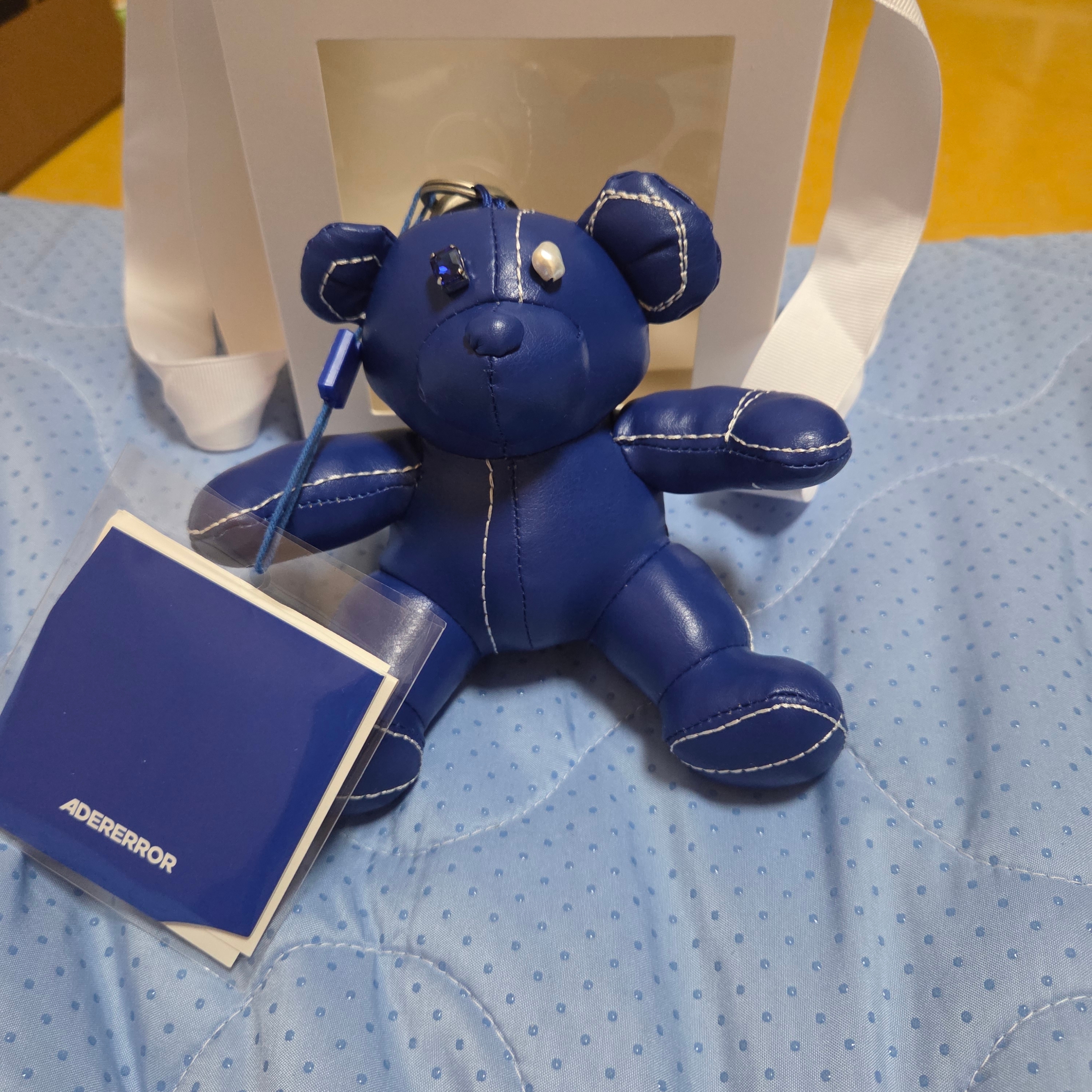Ader Error Addy Bear Keyring Z-Blue 착용 스타일 - 1