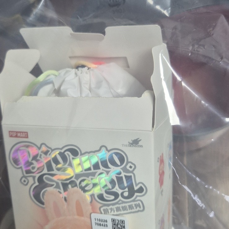Pop Mart Labubu The Monsters Highlight Series Luck Keyring (Opened Case) 착용 스타일