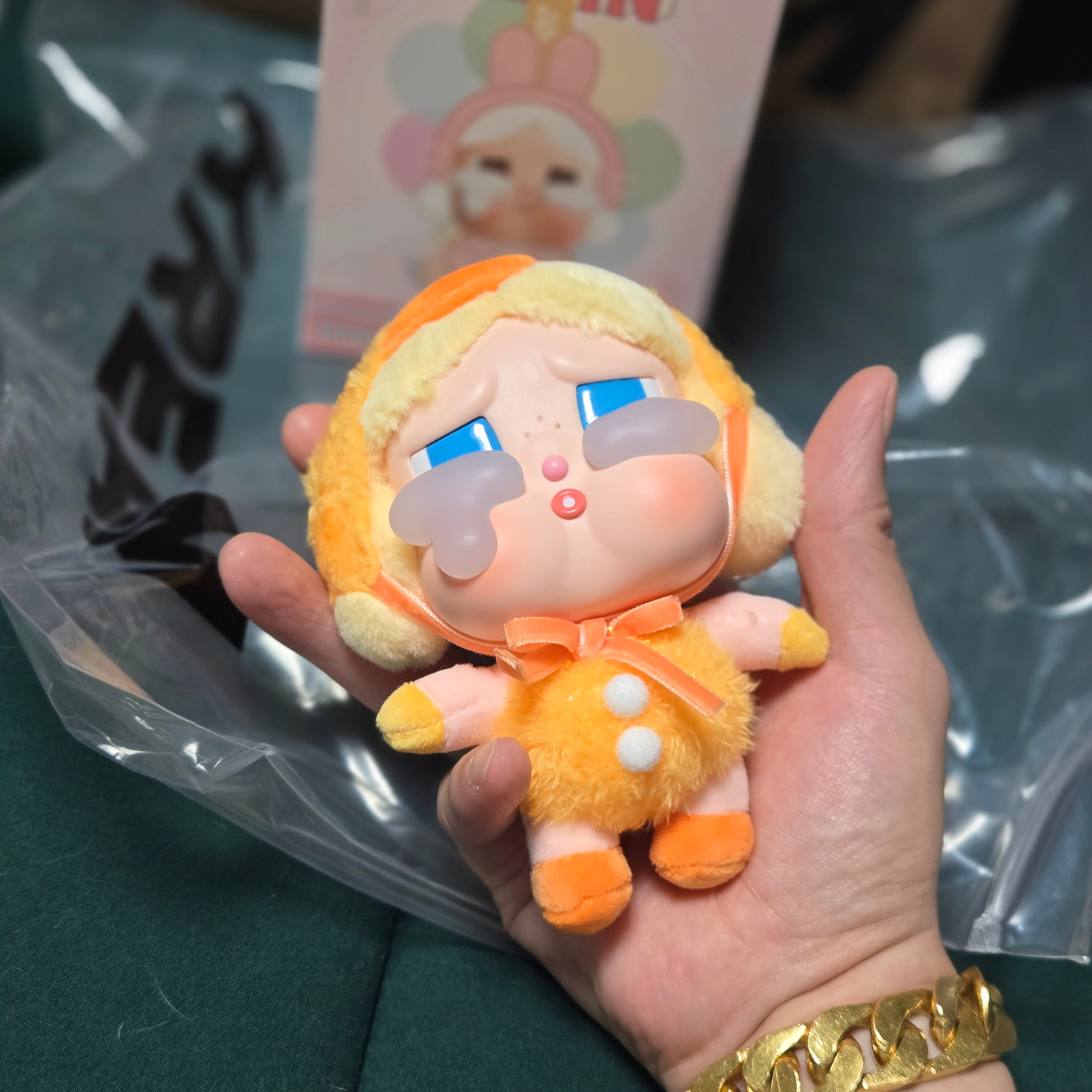 Pop Mart Crybaby Crying Again Series Plush Keyring Duck You (Opened Case) 착용 스타일