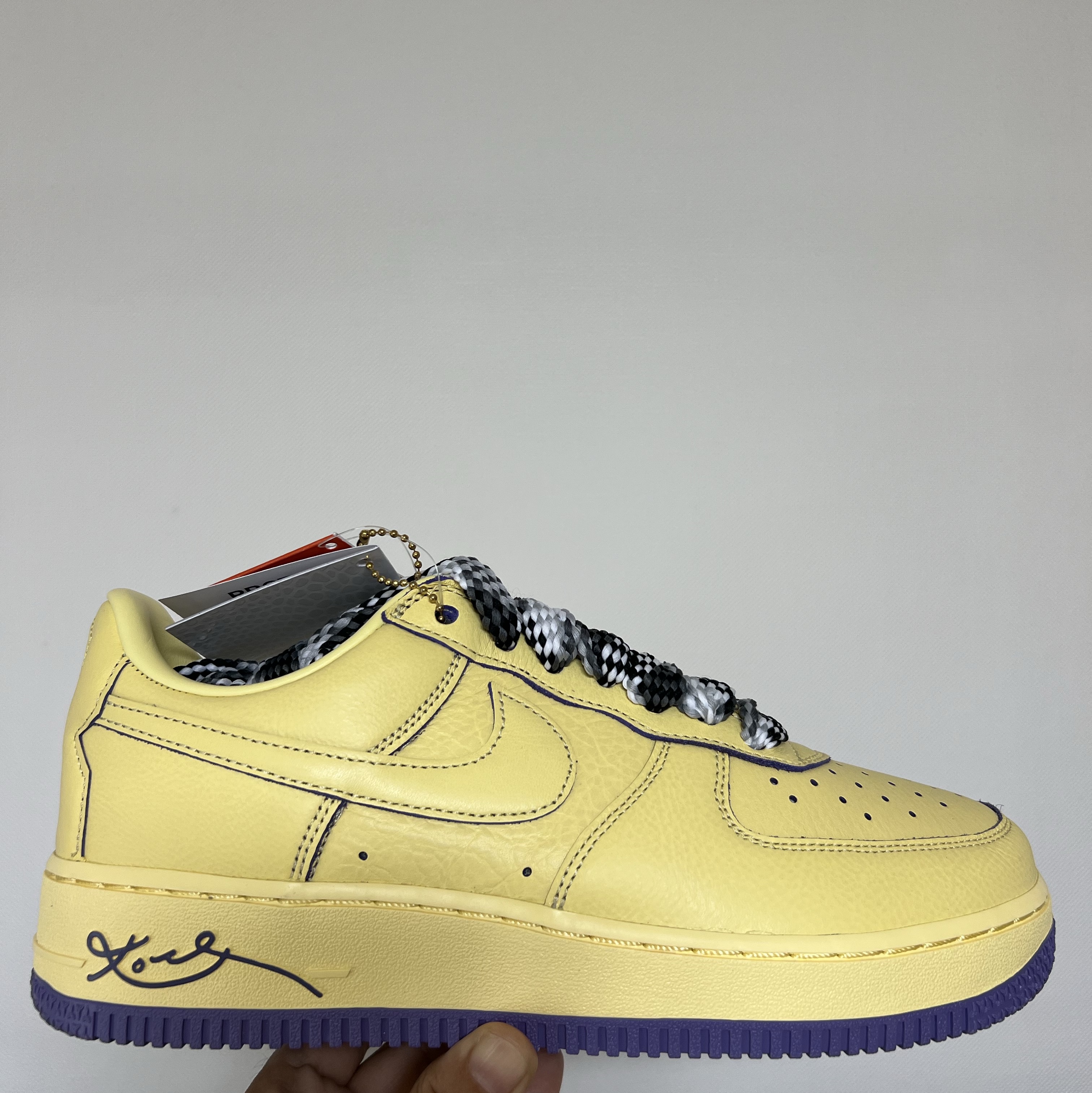 Nike Air Force 1 Low Protro Soft Yellow 착용 스타일 - 1