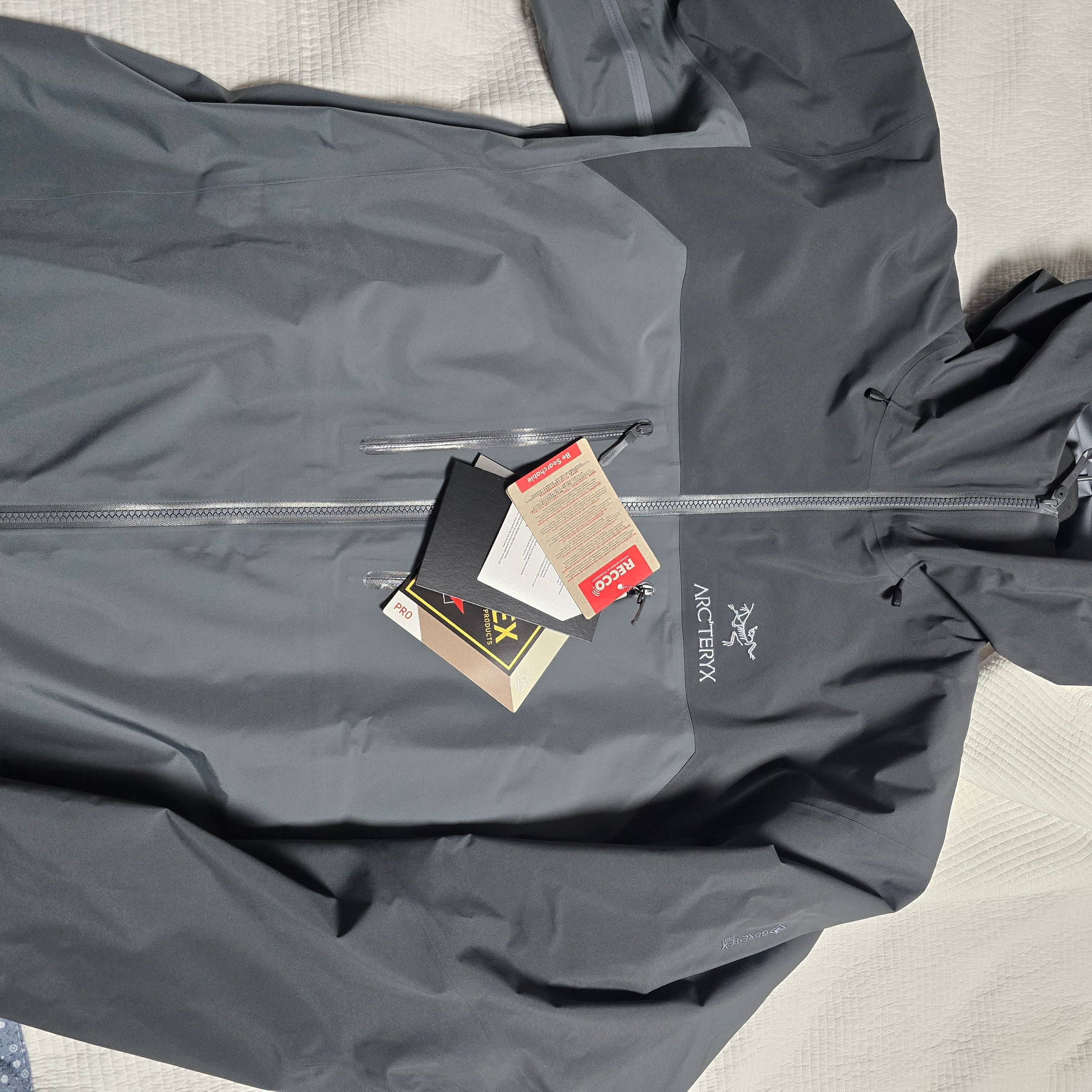 Arc'teryx Alpha AR Jacket Glitch 착용 스타일