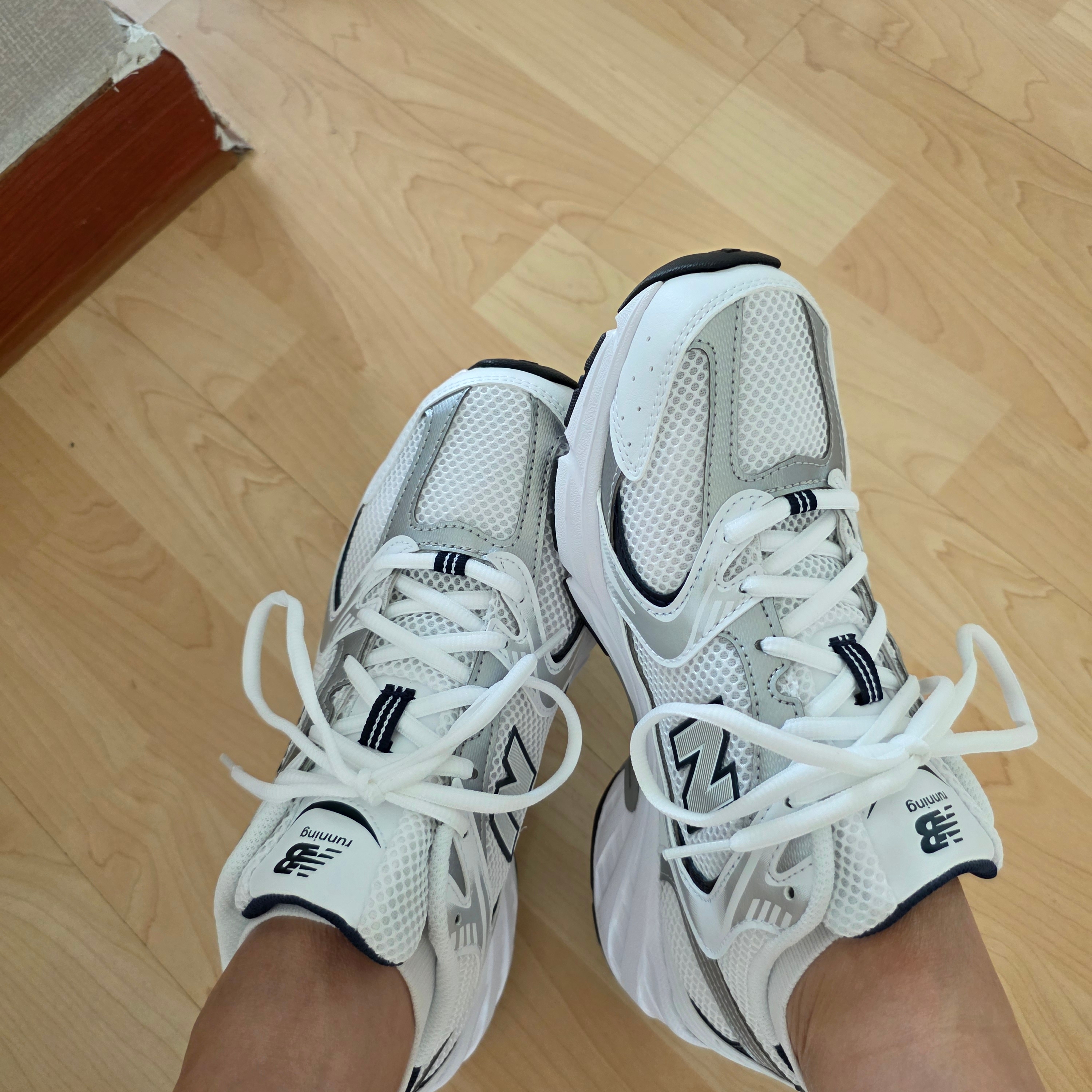 New Balance 530 White 착용 스타일