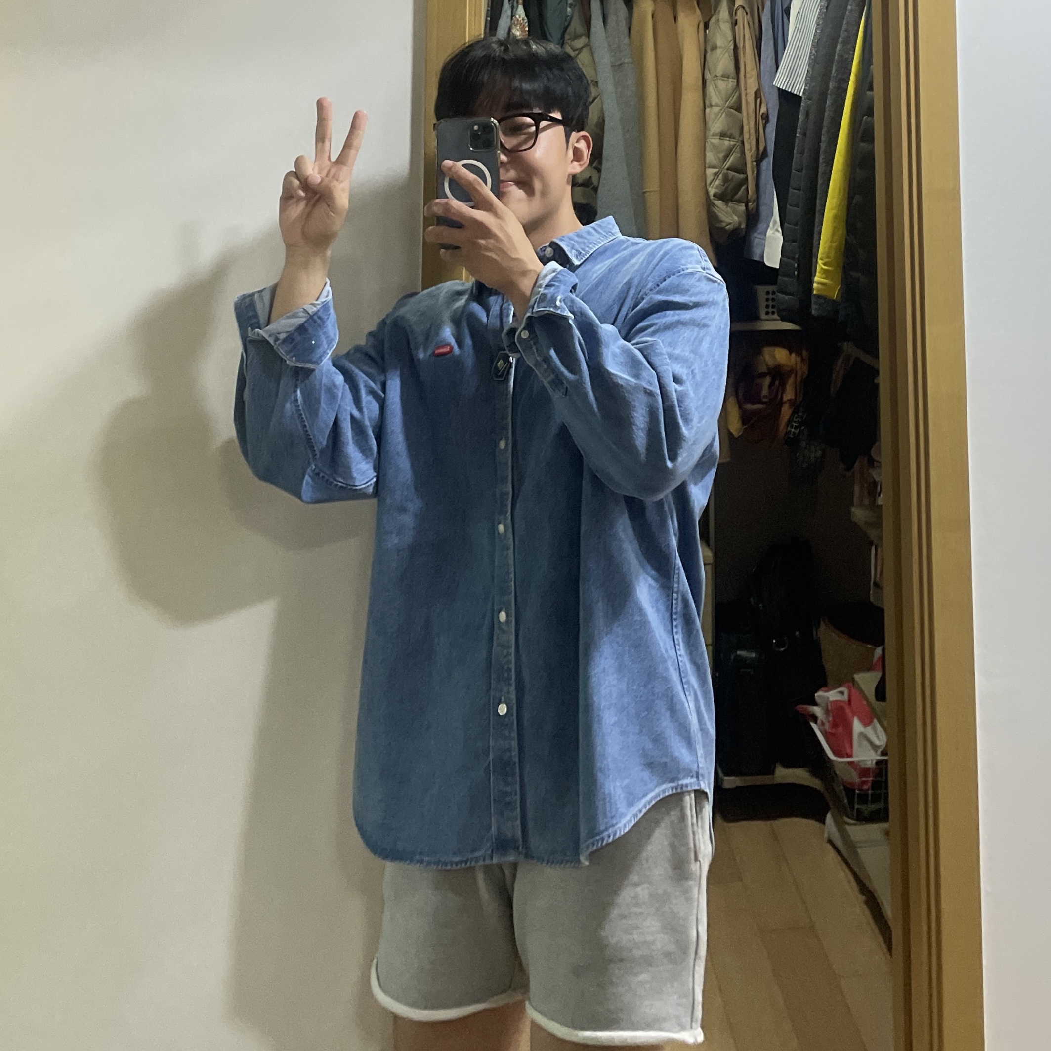 Supreme Small Box Denim Shirt Washed Indigo - 25SS 착용 스타일