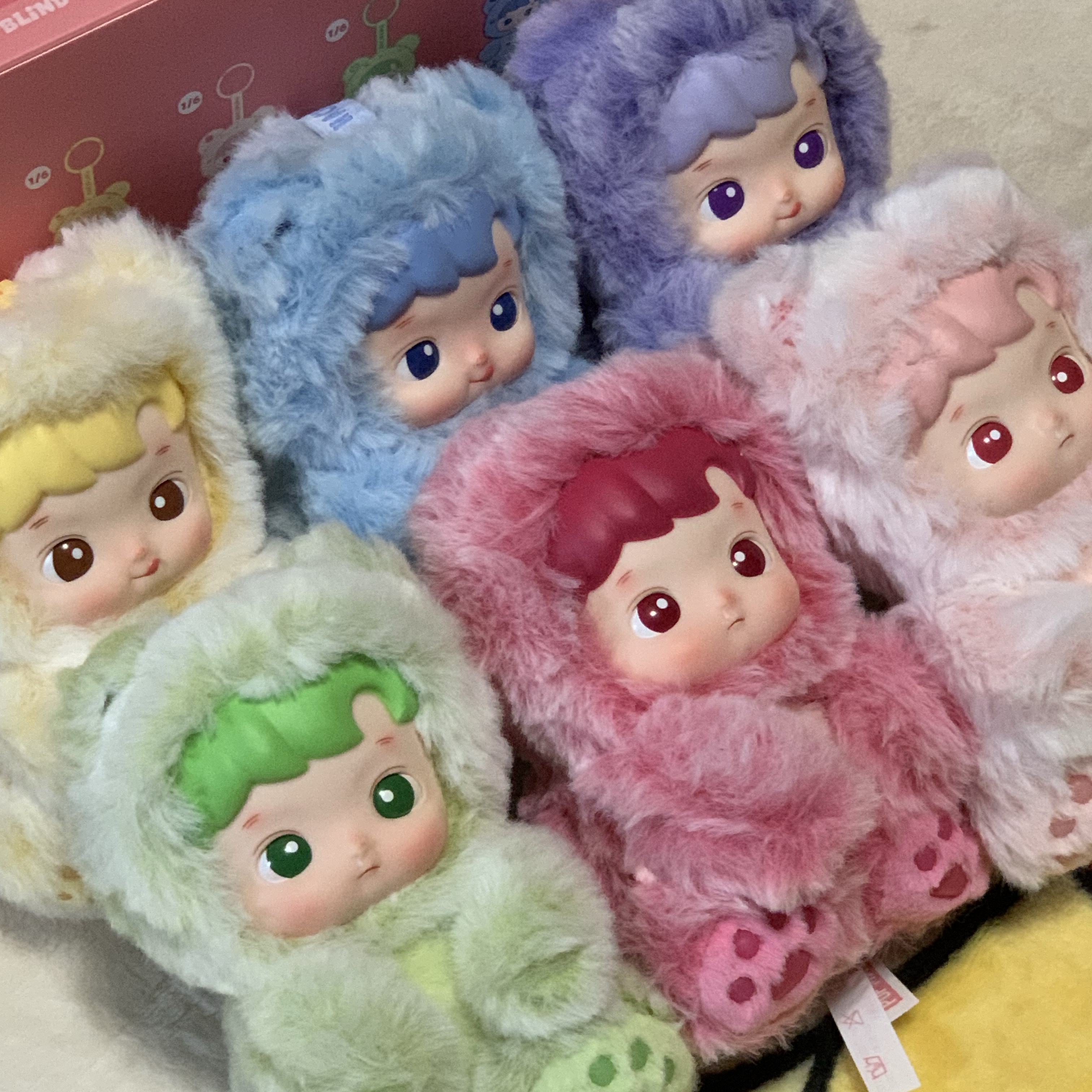 Pop Mart Hacipupu Gummy Bear Series Vinyl Plush Pendant (6 Blind Boxes) 착용 스타일