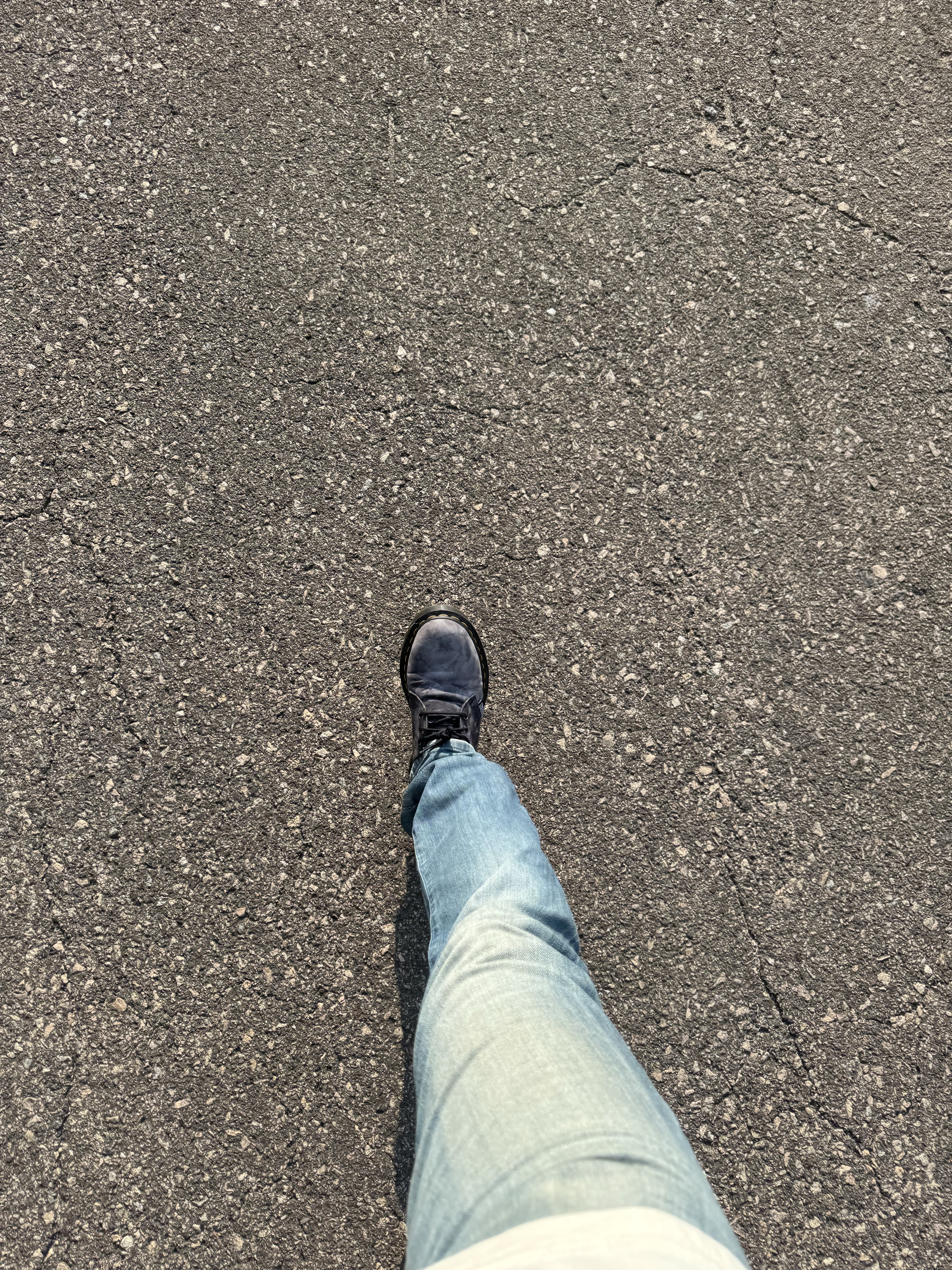 Adidas x Noel Gallagher Marathon Spezial Night Navy Clear Blue, Adidas x Liam Gallagher Achille Spezial Stone Khaki Wonder Beige 착용 스타일 - 8