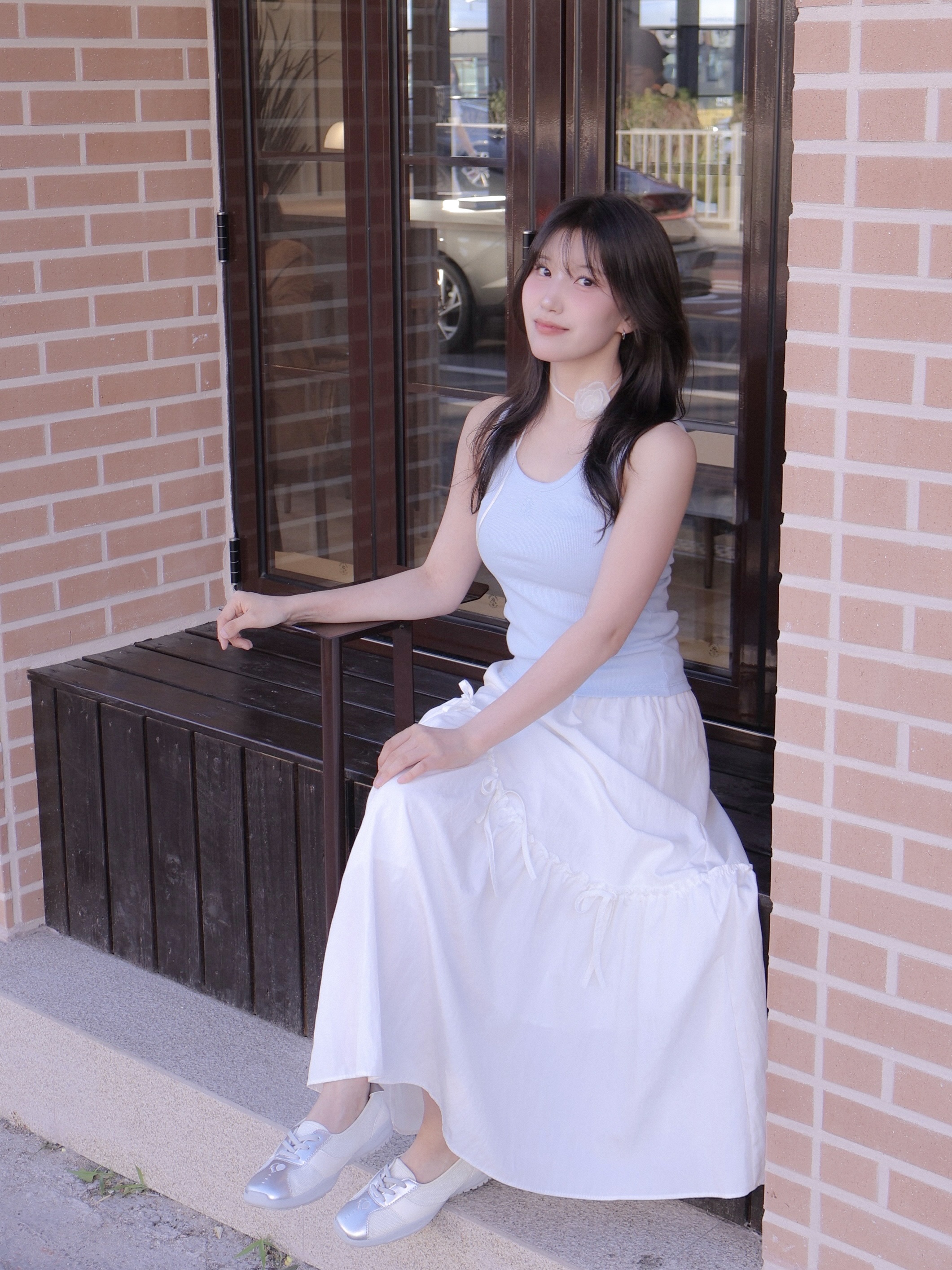 MUCENT Color-Pop Button Crop Sleeveless Sora, COYSEIO Shirring Midi Skirt White 착용 스타일 - 2