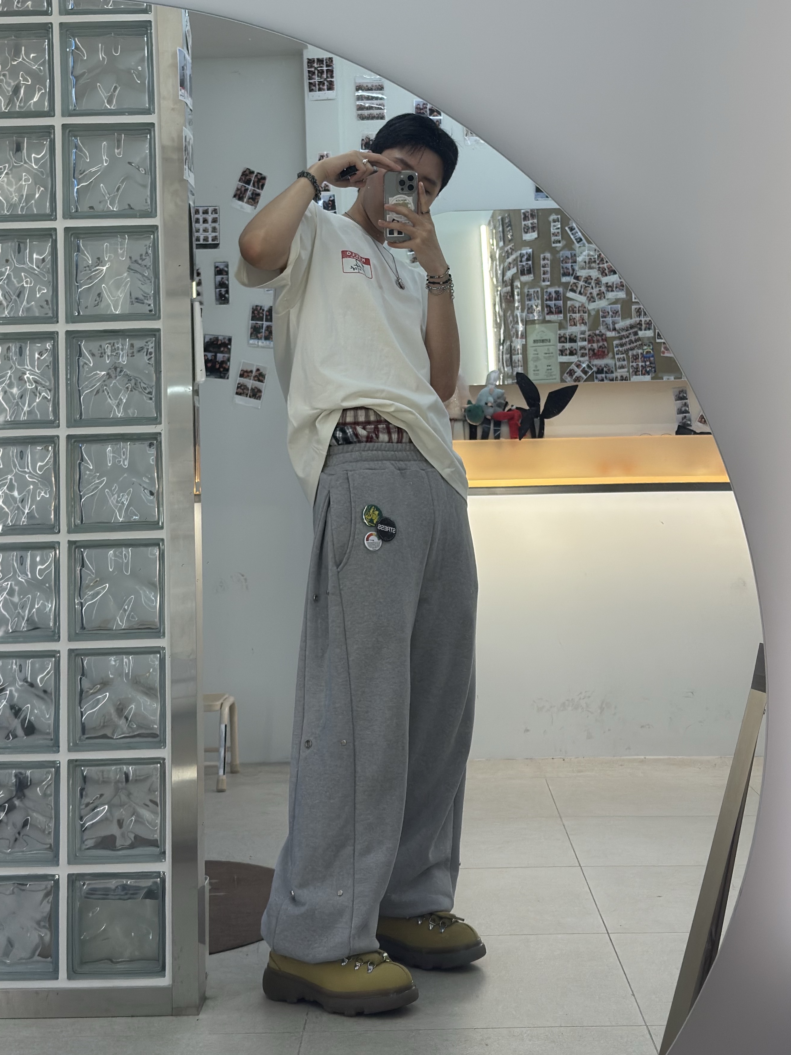 Zara x Andersson Bell Patchwork Check Boxer Multicolor, MJD Side Snap Wide C/P Heavy Sweat Pants Melange Grey 착용 스타일 - 1