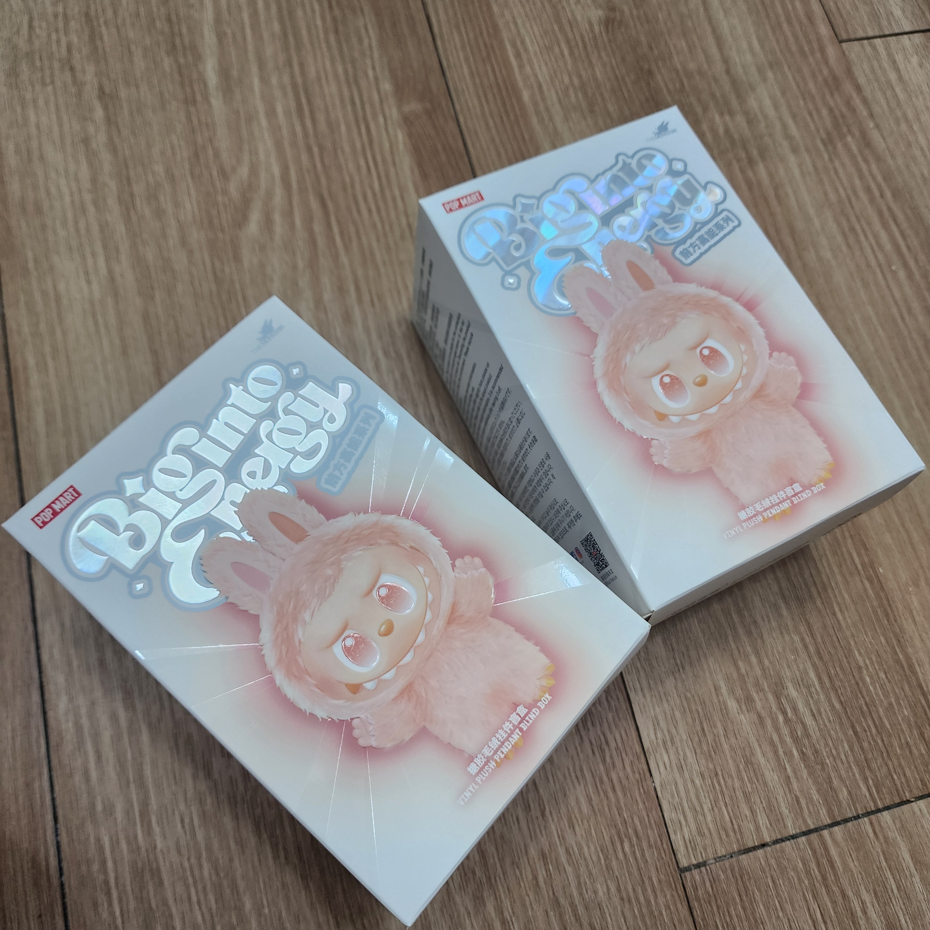Pop Mart Labubu The Monsters Highlight Series Sealed Case (Bundle of 2/1 Blind Box) 착용 스타일