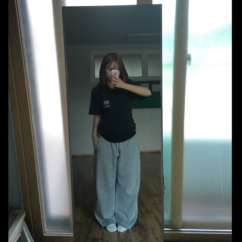 Stussy Surfwalk Pigment Dyed T-Shirt Black 착용 스타일 - 2
