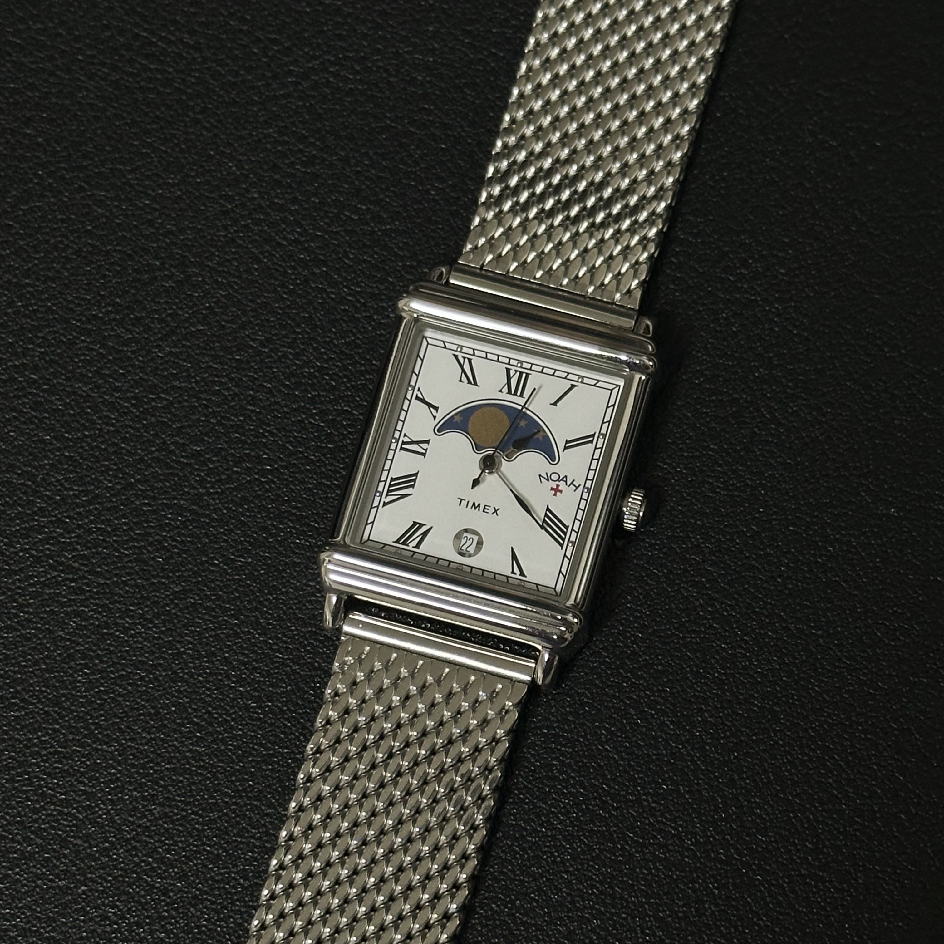 Timex x Noah Moon 37mm Phase Watch Brown Steel 착용 스타일 - 1