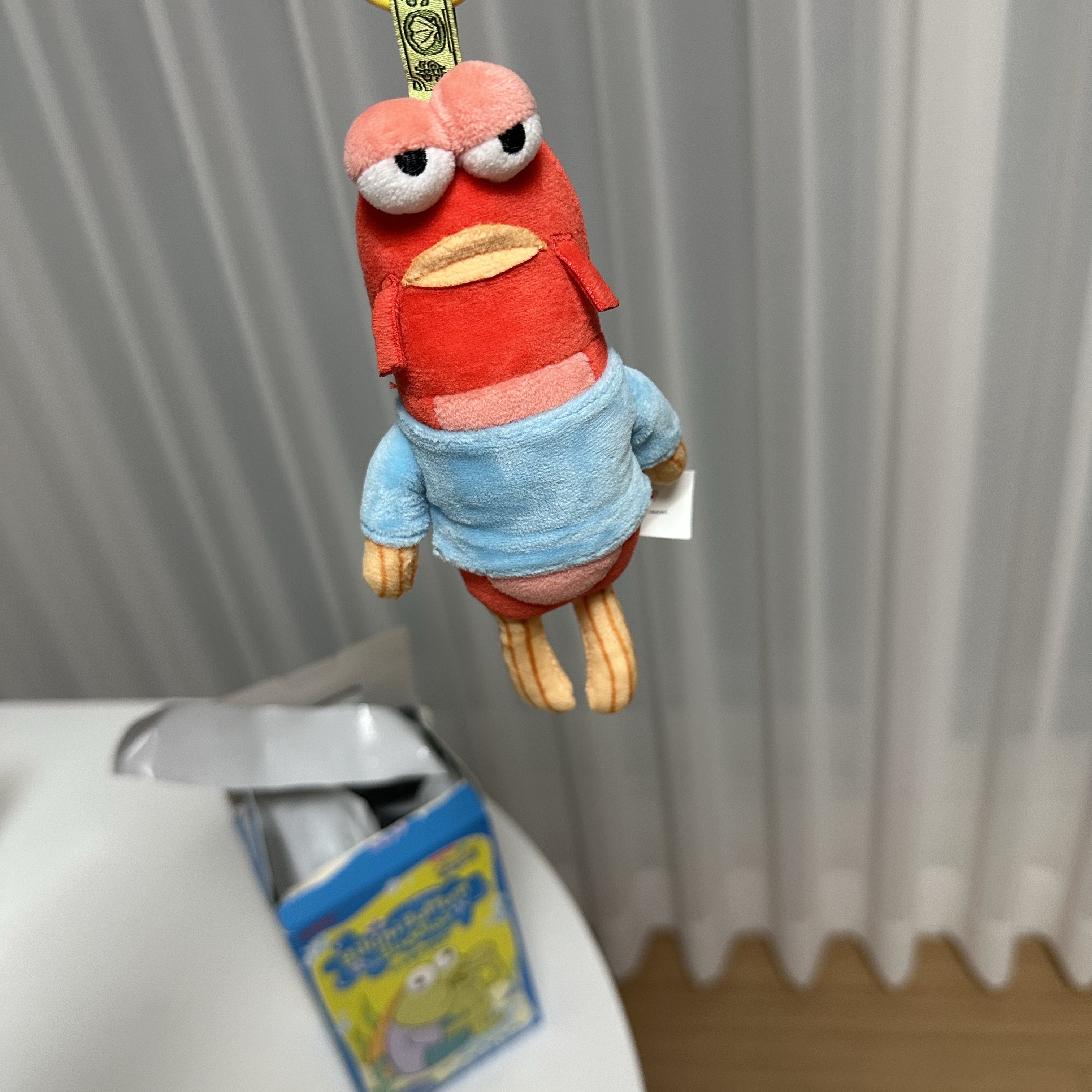 Pop Mart Bikini Bottom Buddies Whimsical Plush Limp Fish (Opened Case) 착용 스타일