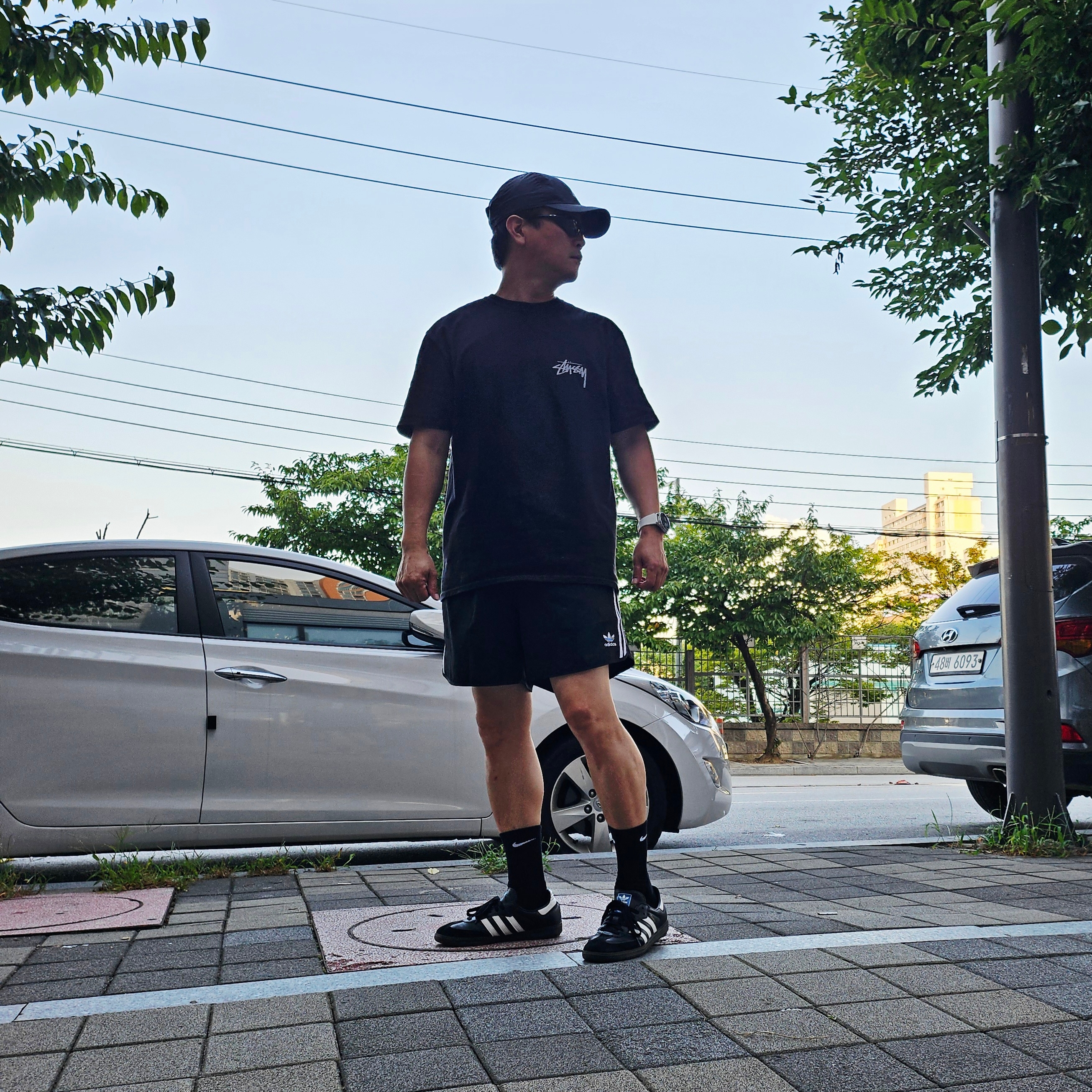 Adidas Adicolor Classic Sprinter Shorts Black - US Sizing, Adidas Samba OG Black White Gum 착용 스타일 - 3