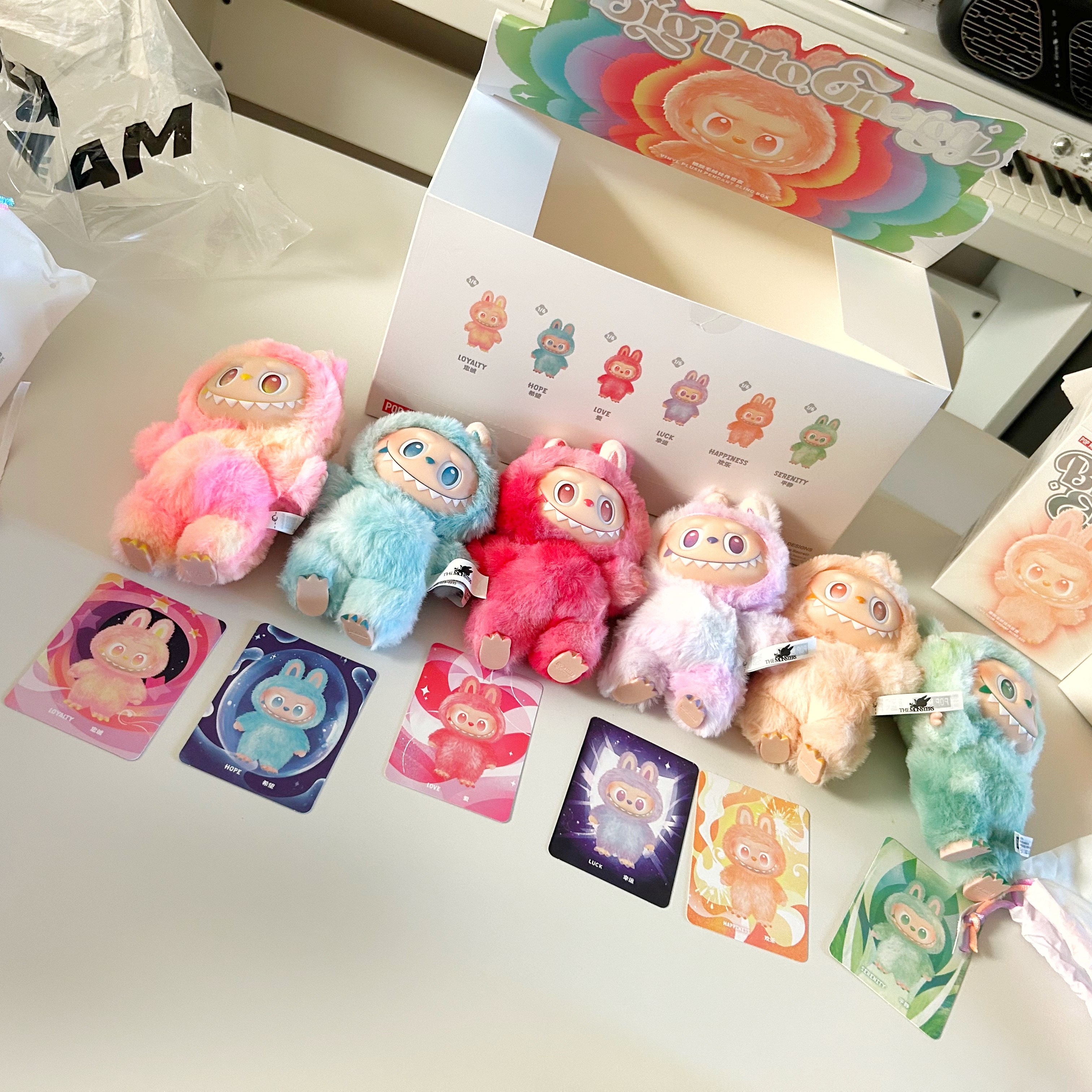 Pop Mart Labubu The Monsters Highlight Series Sealed Case (6 Blind Boxes) 착용 스타일