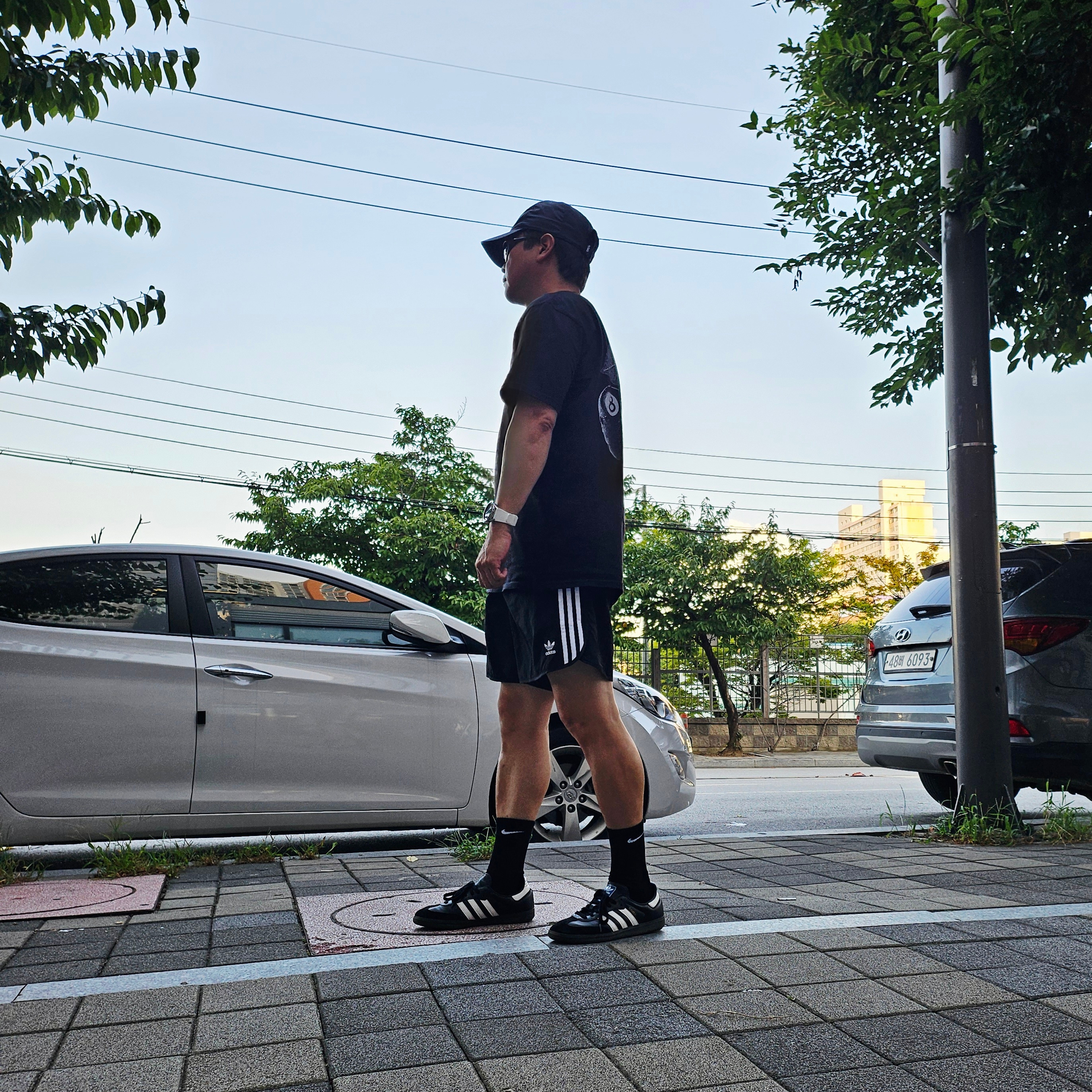 Adidas Adicolor Classic Sprinter Shorts Black - US Sizing, Adidas Samba OG Black White Gum 착용 스타일 - 2