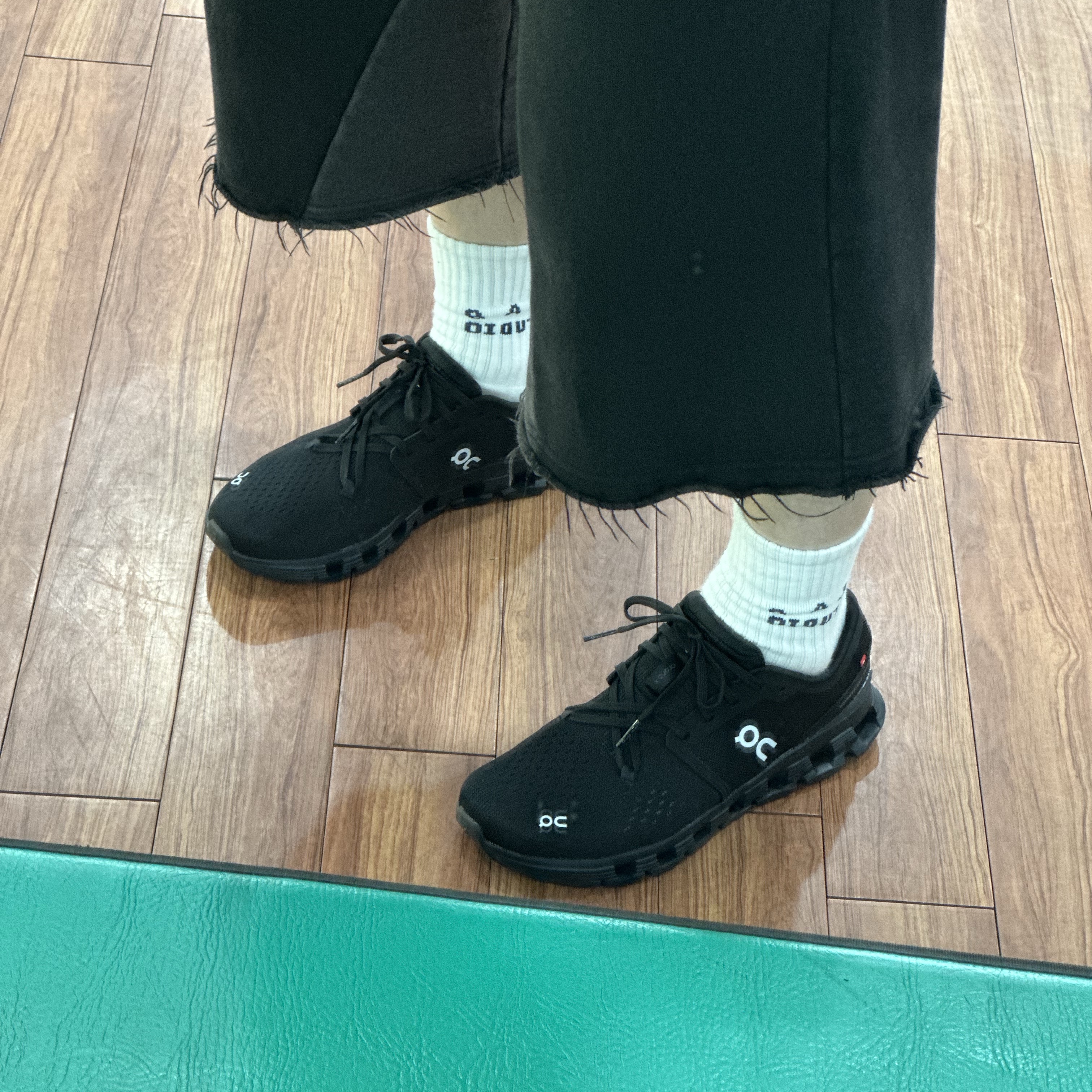 On Running Cloud X 4 Black Eclipse 착용 스타일 - 1
