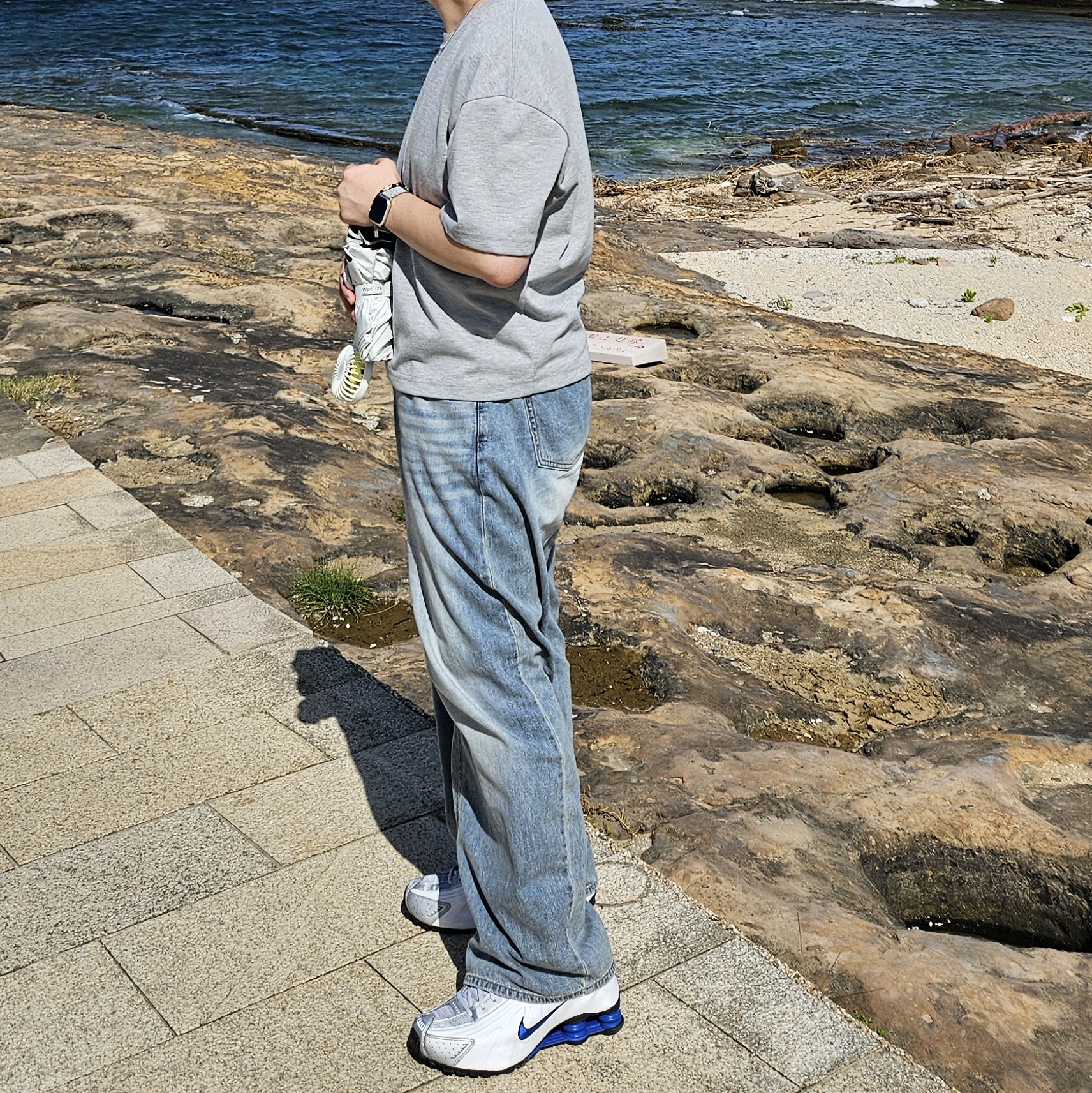 Nike Shox R4 White Racer Blue 착용 스타일