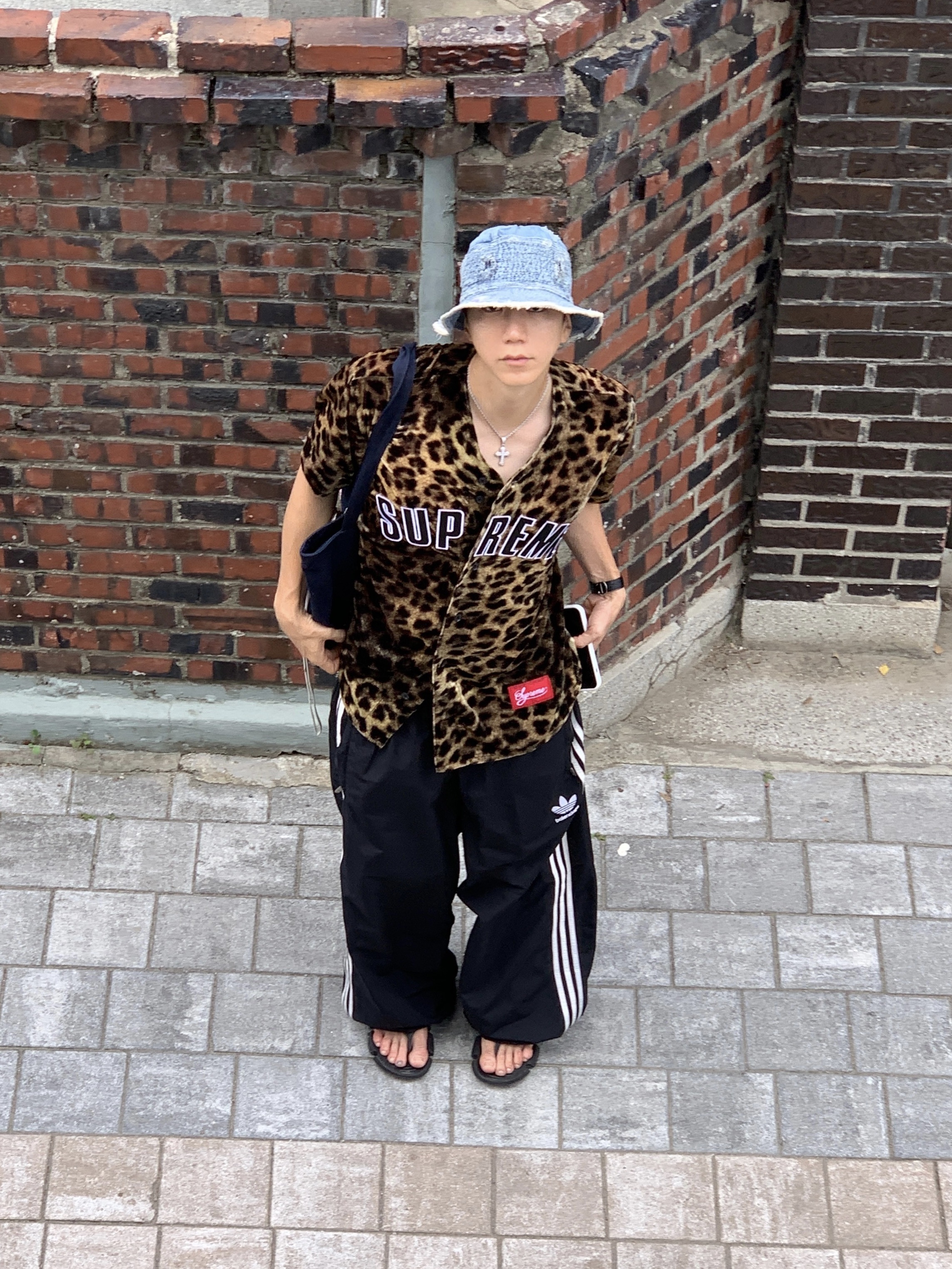 Kapital 11.5 oz. Denim The Old Man And The Sea Hat Indigo, Supreme Velvet Baseball Jersey Leopard - 25SS 착용 스타일 - 3
