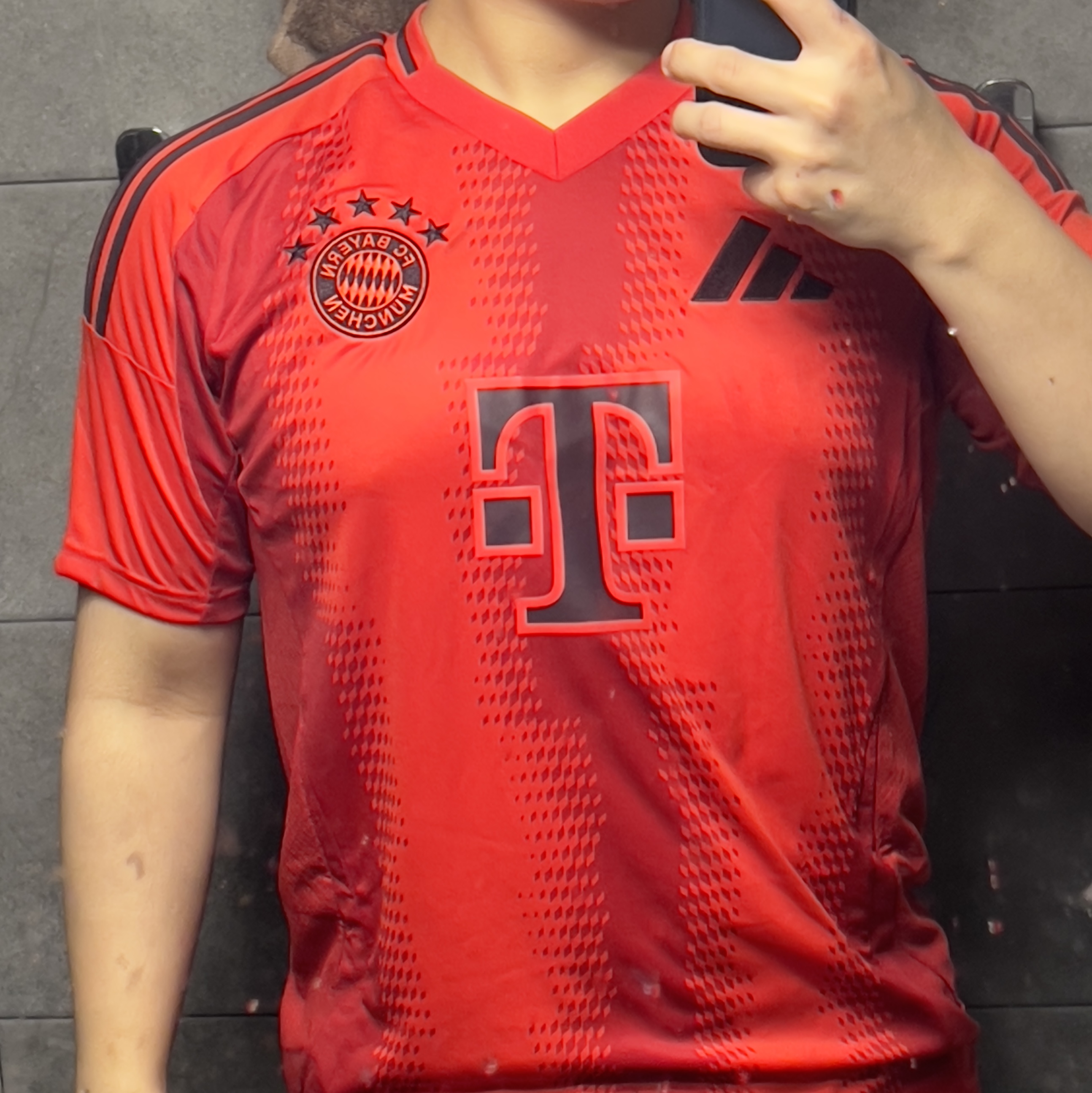 Adidas Bayern Munchen 2024/25 Home Jersey Red - KR Sizing (Non Marking Ver.) 착용 스타일