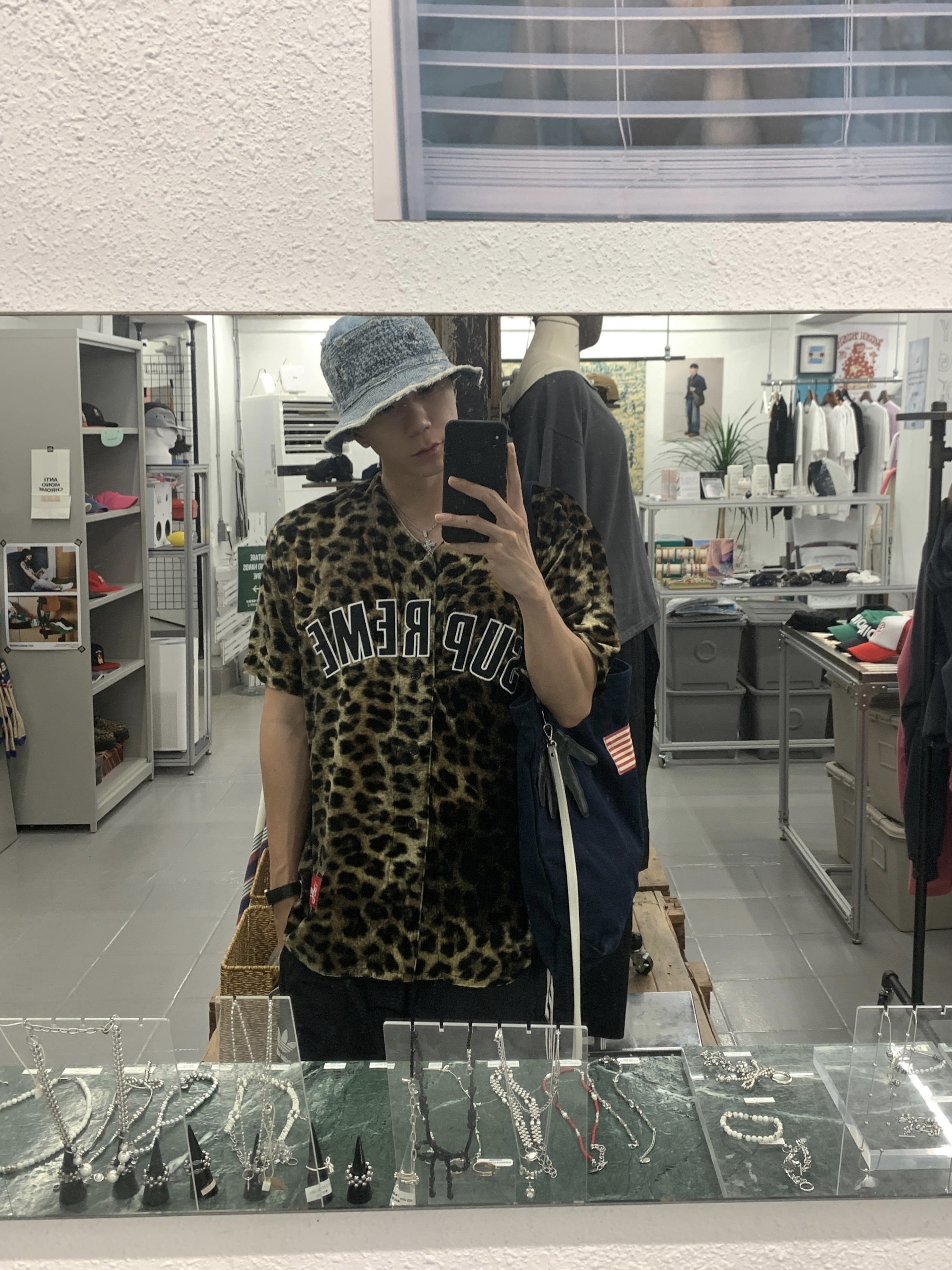 Kapital 11.5 oz. Denim The Old Man And The Sea Hat Indigo, Supreme Velvet Baseball Jersey Leopard - 25SS 착용 스타일 - 4