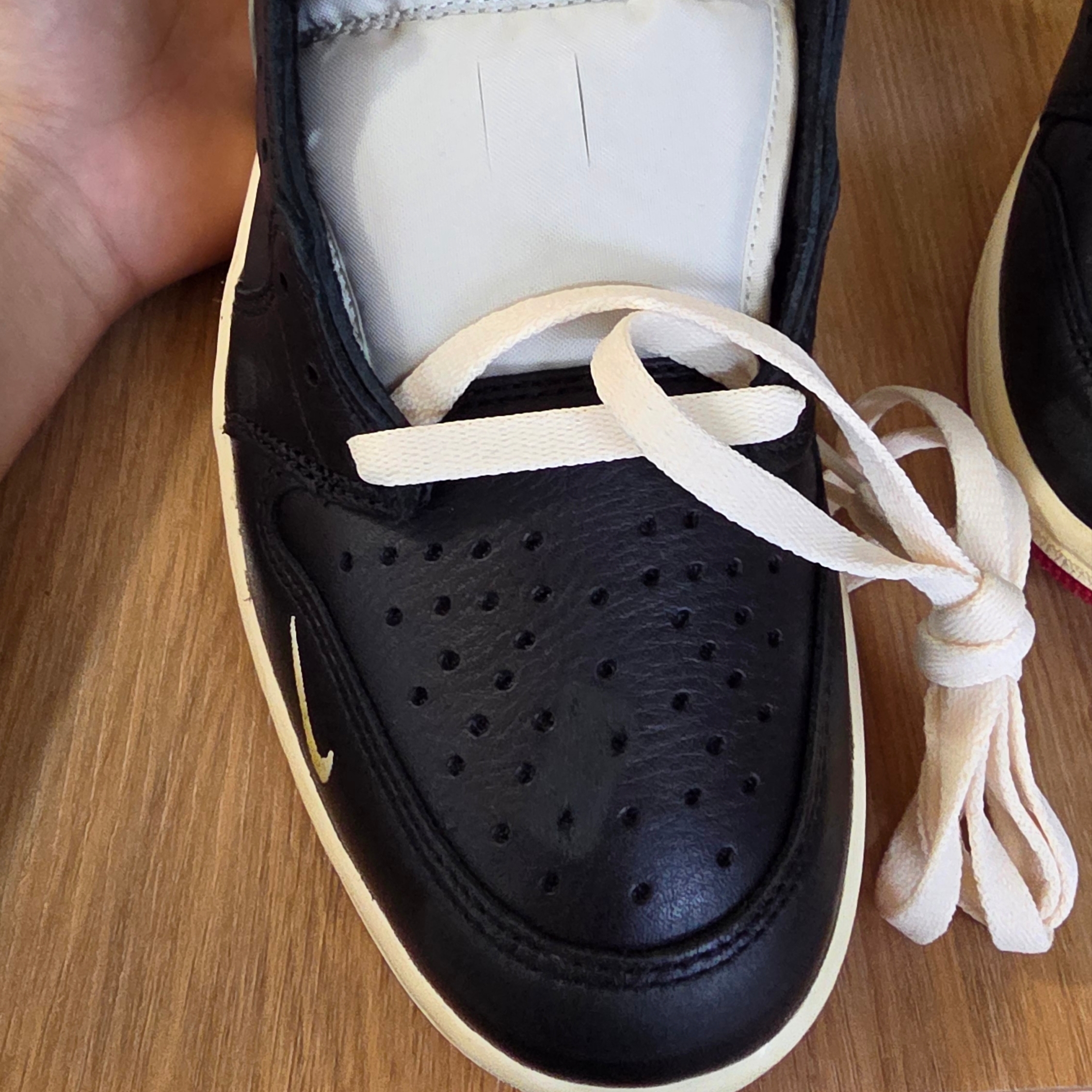 Jordan 1 x Nigel Sylvester Retro Low OG Better With Time 착용 스타일 - 3