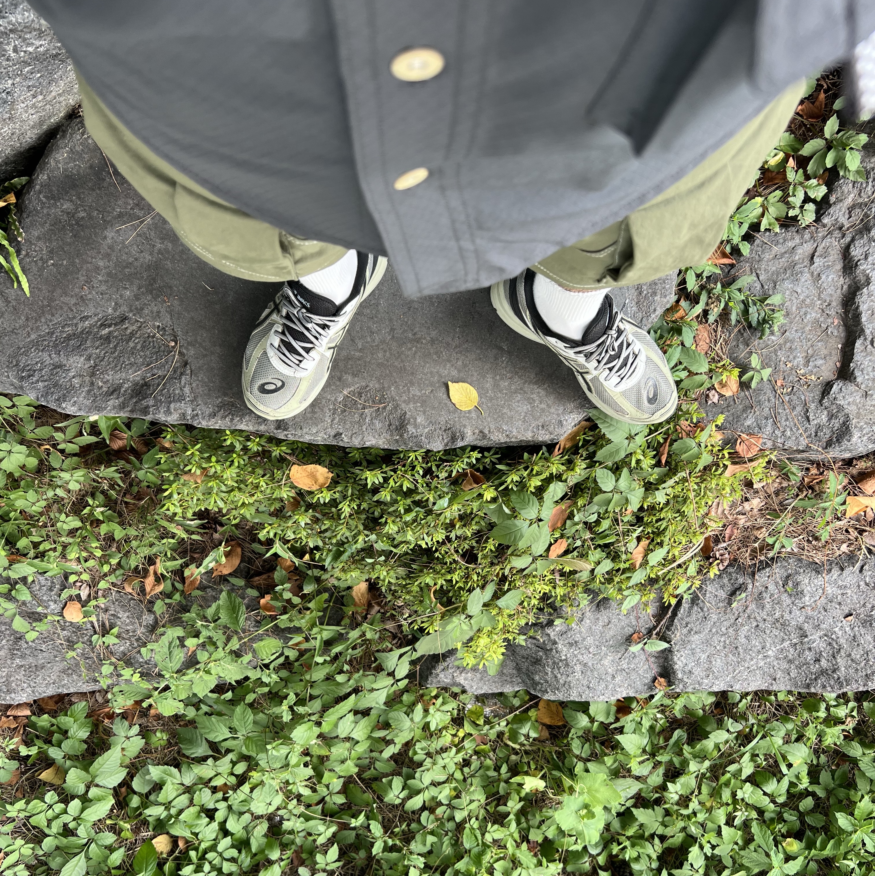 Asics Jog 100 S Sheet Rock - 2E Wide, Nike ACG Smith Summit Cargo Pants Medium Olive - Asia 착용 스타일