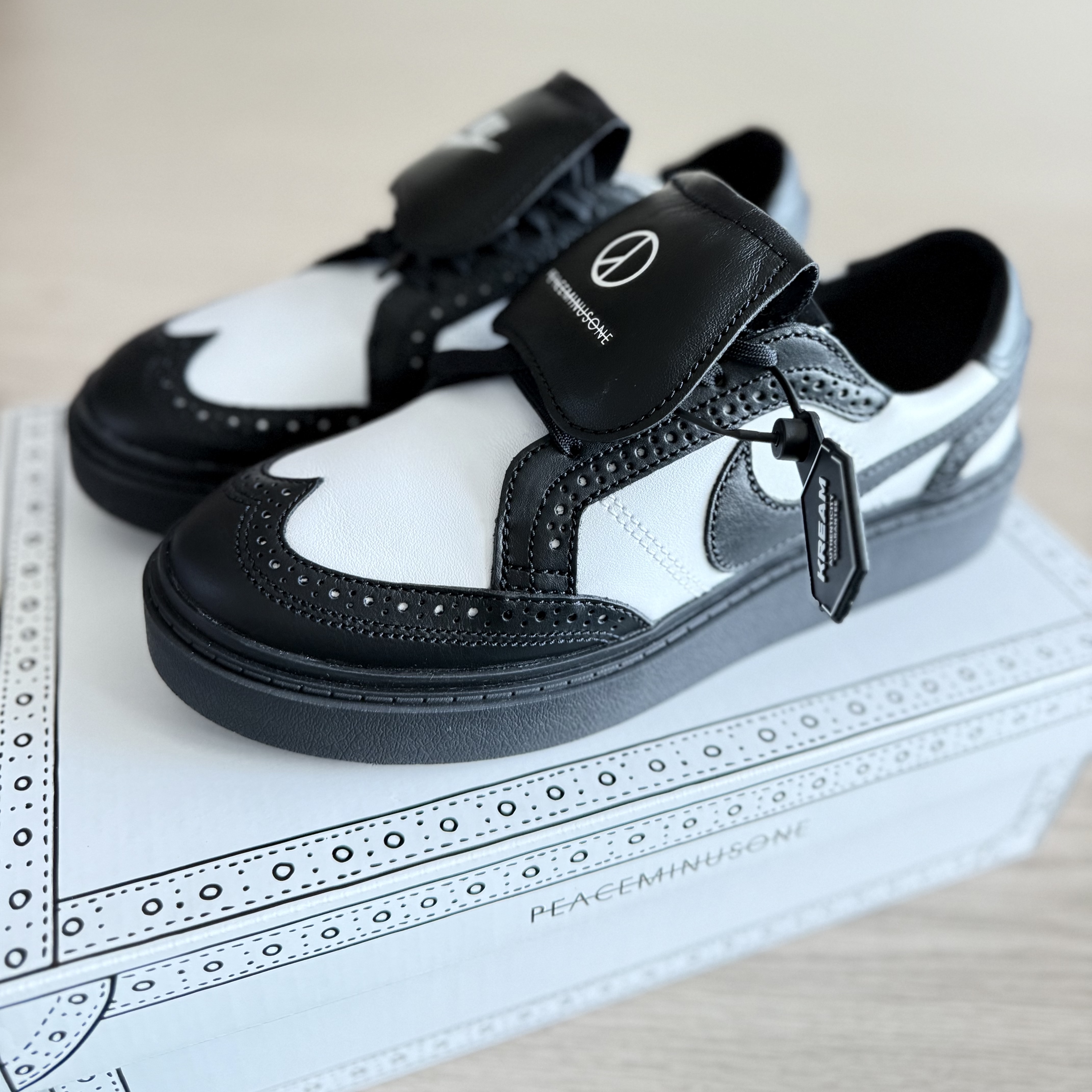 Nike x Peaceminusone Kwondo1 Black and White 착용 스타일 - 2
