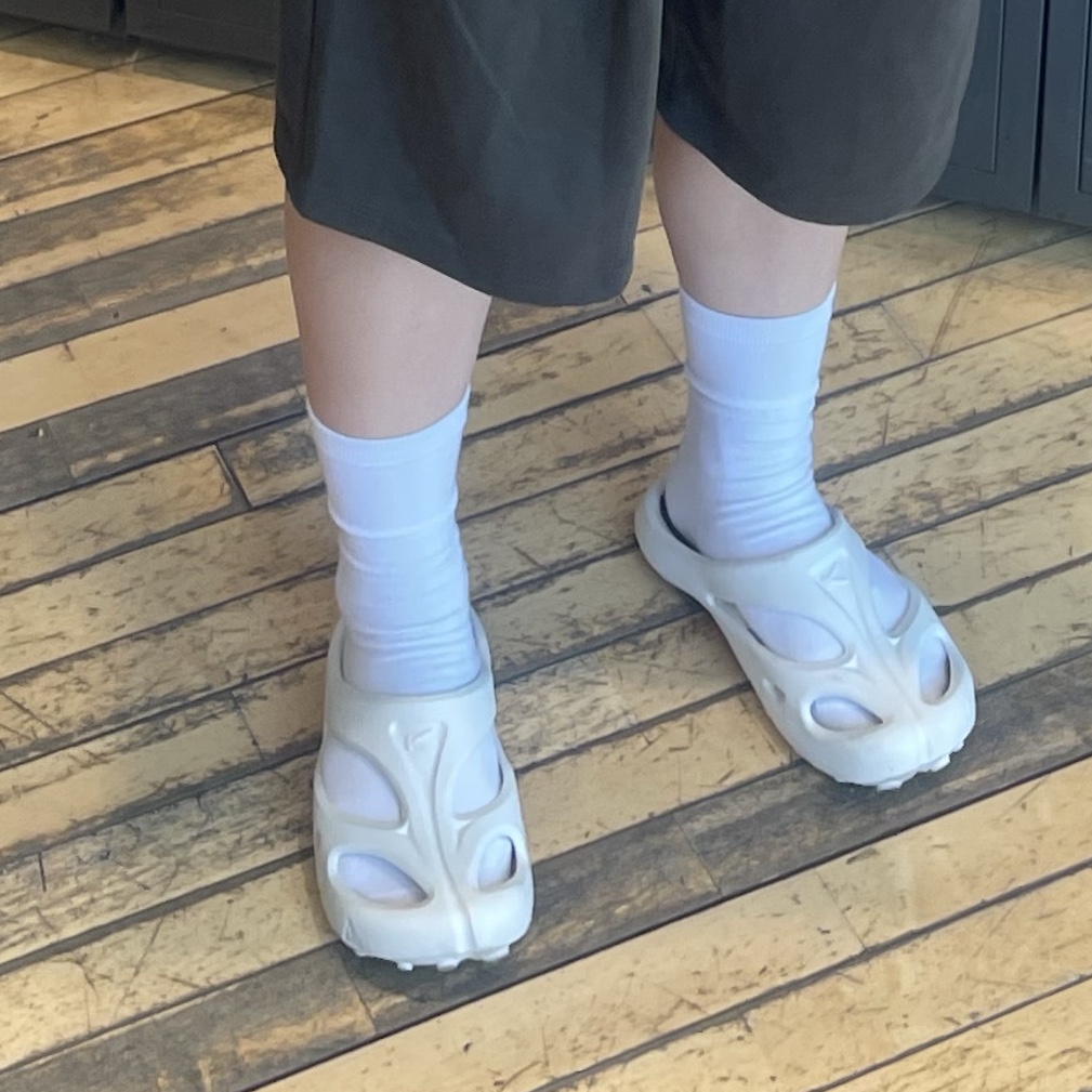 (W) Keen Shanti White Black 착용 스타일 - 3